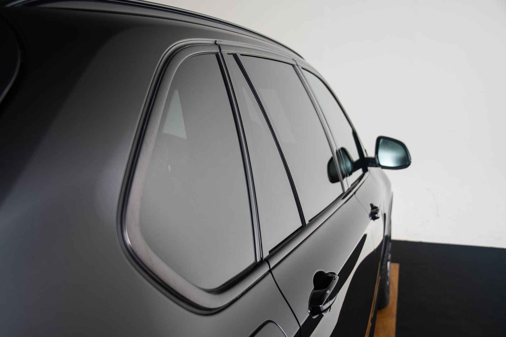 BMW X5 M50d Head-Up - Driving Assistant Plus - Panoramadak - Comfort Access - Trekhaak -Harman Kardon - Achteruitrijcamera - Comfortstoelen - Stoelventilatie - Grootlichtassistent - Lane Change Warning - Interieurvoorverwarming - Surround View - Stoelverwarming voor & achter - DAB+ - 16/47
