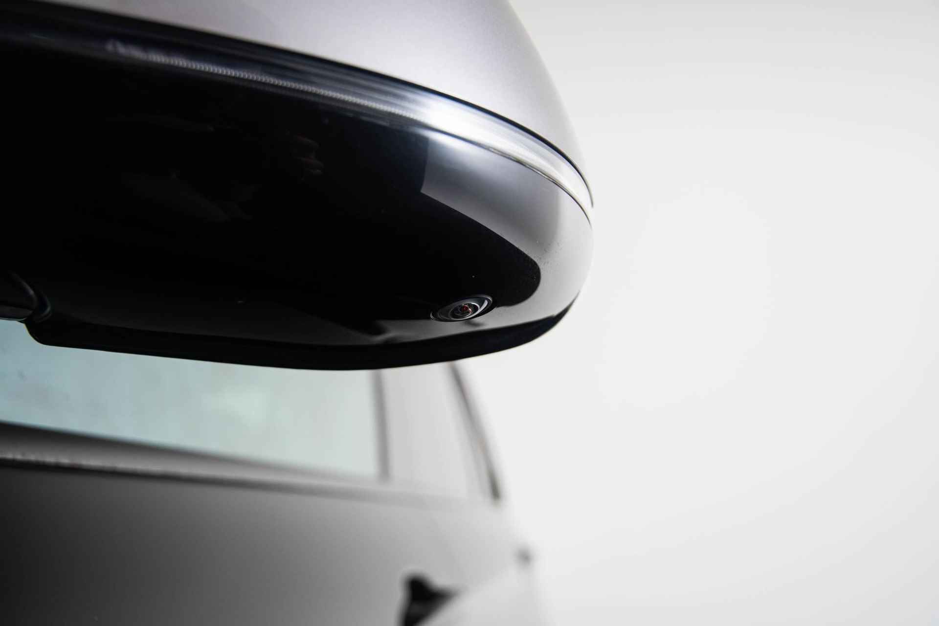 BMW X5 M50d Head-Up - Driving Assistant Plus - Panoramadak - Comfort Access - Trekhaak -Harman Kardon - Achteruitrijcamera - Comfortstoelen - Stoelventilatie - Grootlichtassistent - Lane Change Warning - Interieurvoorverwarming - Surround View - Stoelverwarming voor & achter - DAB+ - 18/47
