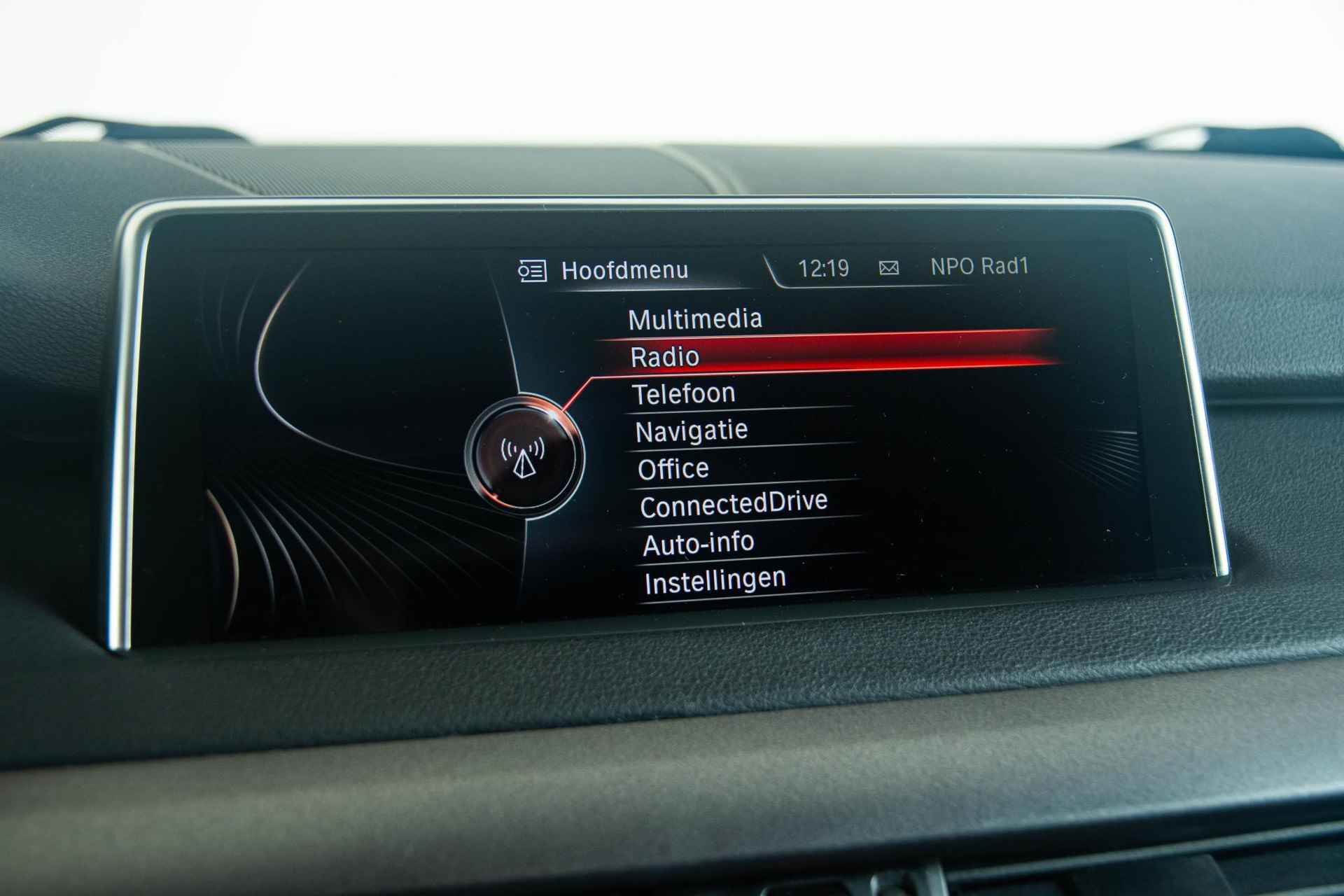 BMW X5 M50d Head-Up - Driving Assistant Plus - Panoramadak - Comfort Access - Trekhaak -Harman Kardon - Achteruitrijcamera - Comfortstoelen - Stoelventilatie - Grootlichtassistent - Lane Change Warning - Interieurvoorverwarming - Surround View - Stoelverwarming voor & achter - DAB+ - 27/47