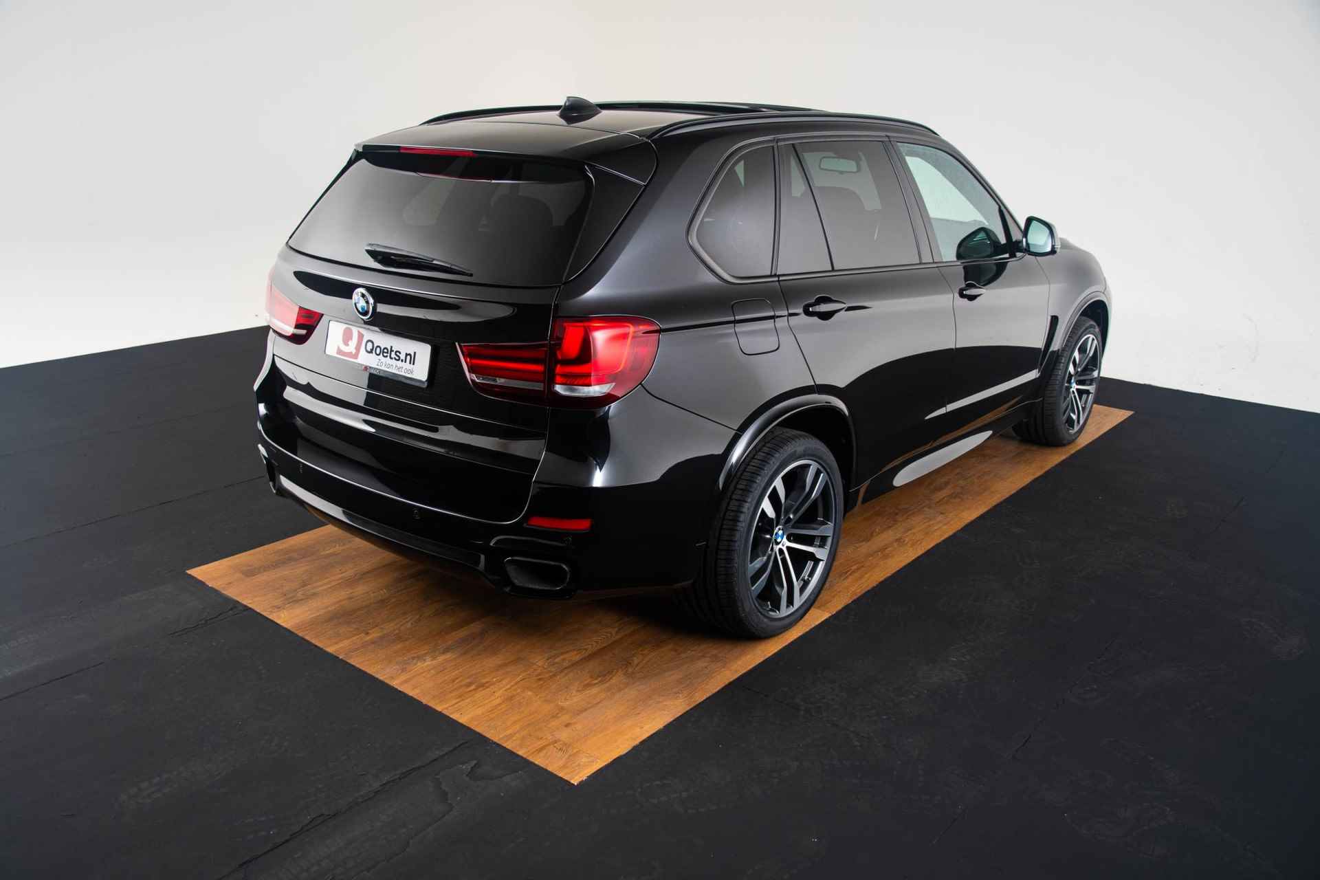 BMW X5 M50d Head-Up - Driving Assistant Plus - Panoramadak - Comfort Access - Trekhaak -Harman Kardon - Achteruitrijcamera - Comfortstoelen - Stoelventilatie - Grootlichtassistent - Lane Change Warning - Interieurvoorverwarming - Surround View - Stoelverwarming voor & achter - DAB+ - 36/47