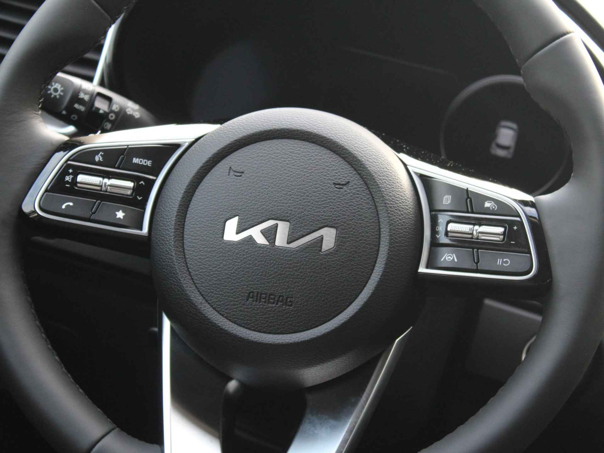 Kia XCeed 1.0 T-GDi DynamicPlusLine | LED | Clima | Keyless | Carplay | Stoel-/Stuurverwarming | Camera | Navi | 18'' LM - 36/48