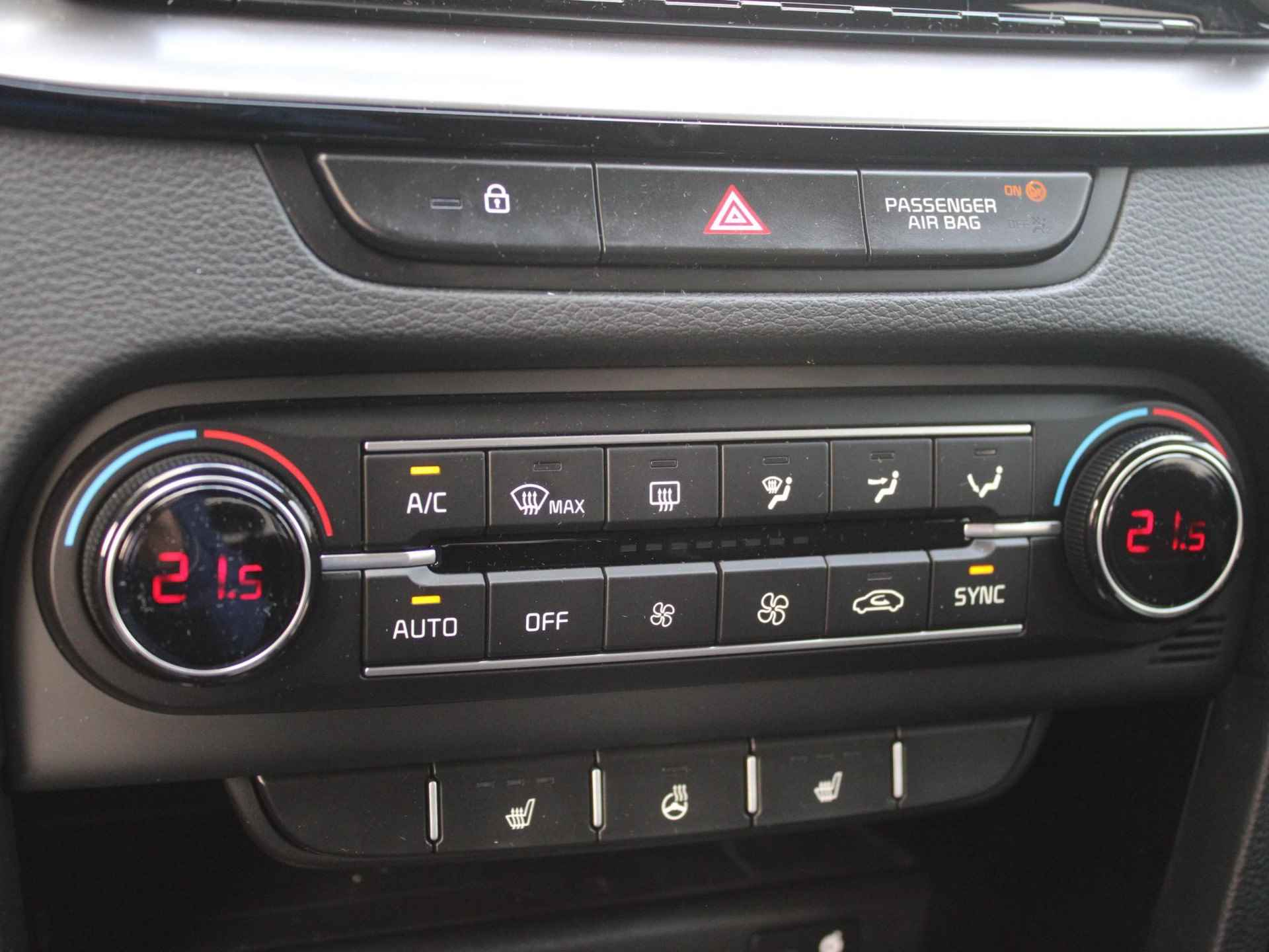 Kia XCeed 1.0 T-GDi DynamicPlusLine | LED | Clima | Keyless | Carplay | Stoel-/Stuurverwarming | Camera | Navi | 18'' LM - 43/48