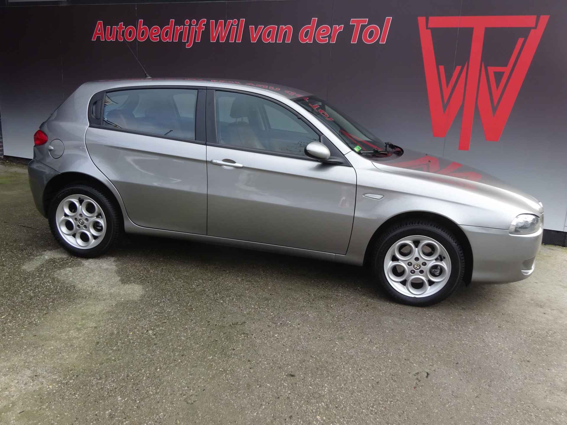 Alfa Romeo 147 1.9 JTD-m COLLEZIONE | 5-DRS | LEER | NAVIGATIE | CRUISE | NETJES!! - 1/19