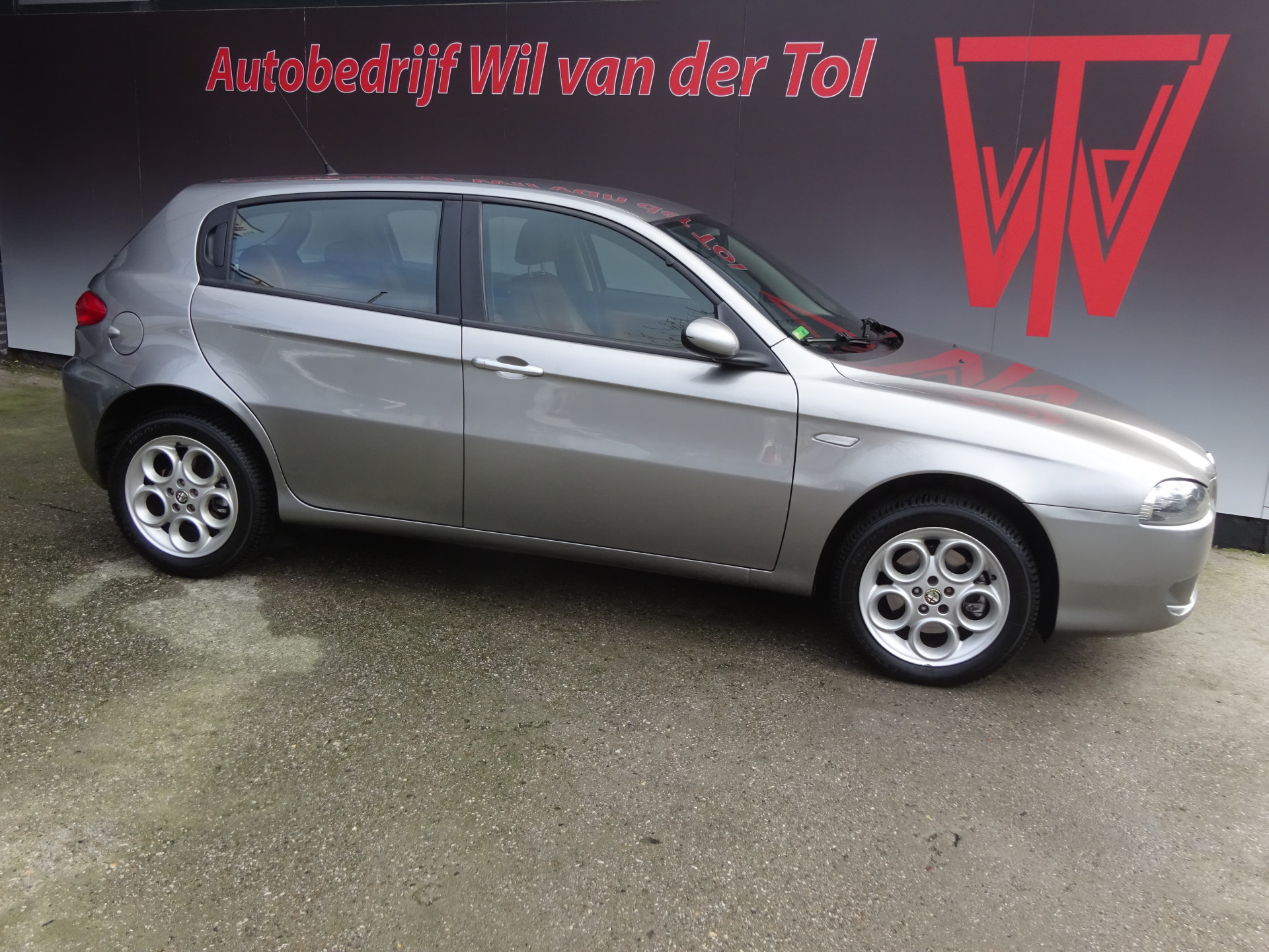 Alfa Romeo 147 1.9 JTD-m COLLEZIONE | 5-DRS | LEER | NAVIGATIE | CRUISE | NETJES!!