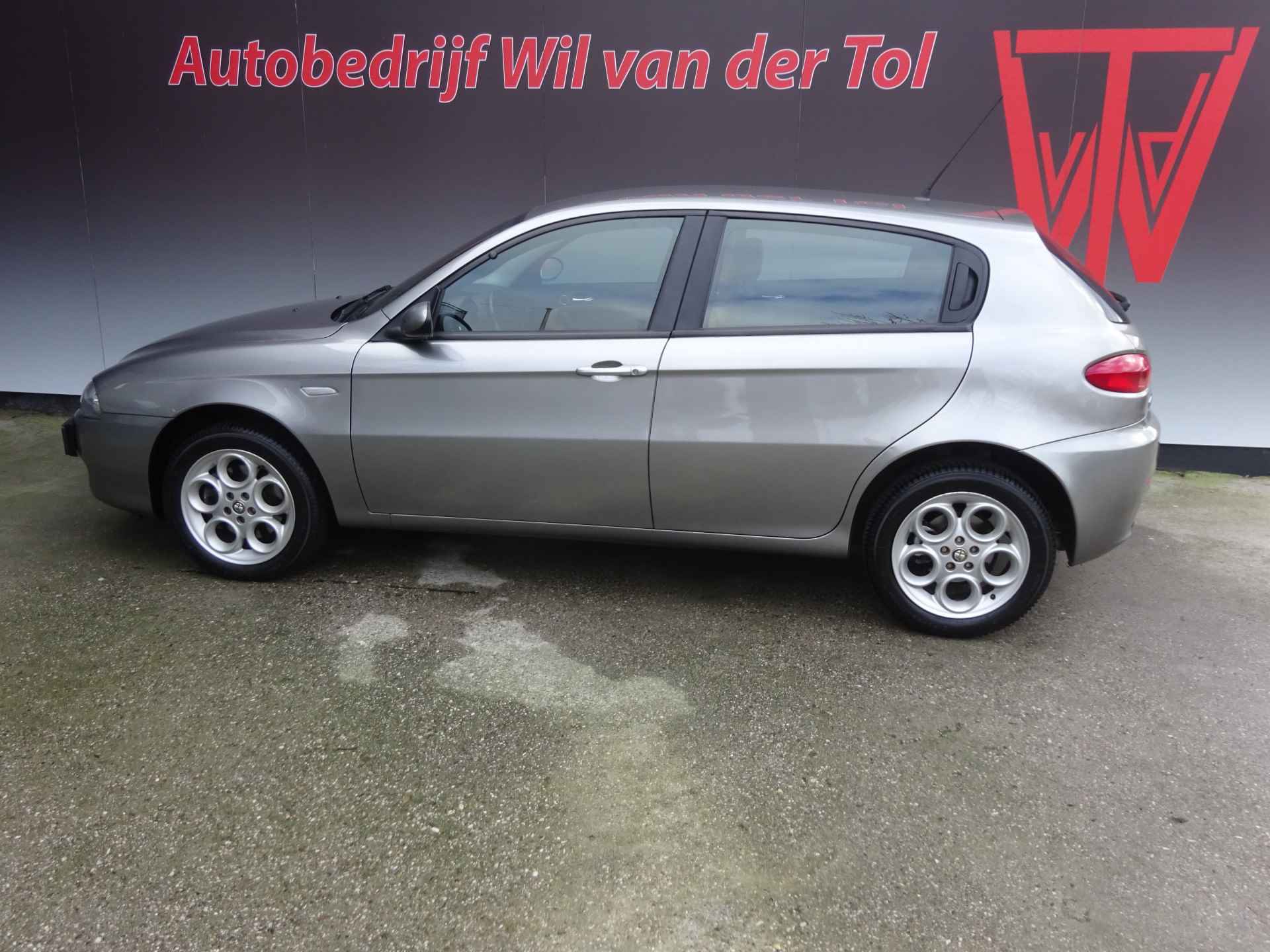 Alfa Romeo 147 1.9 JTD-m COLLEZIONE | 5-DRS | LEER | NAVIGATIE | CRUISE | NETJES!! - 4/19