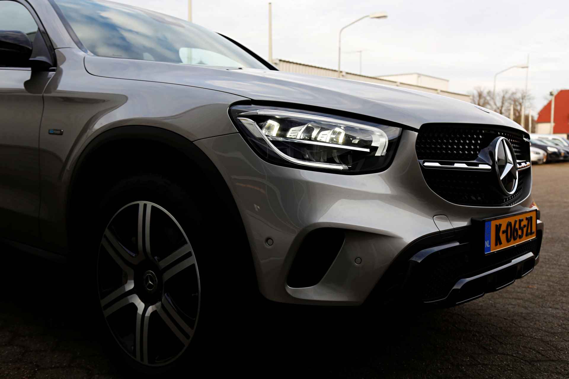 Mercedes-Benz GLC Coupé 300e Plug in hybride PHEV 4MATIC Premium*Perfect Onderh.*Elek. Trekhaak/Dak/Sfeer/ACC/Dodehoek/Nightpakket/Camera/Stoelver - 54/65