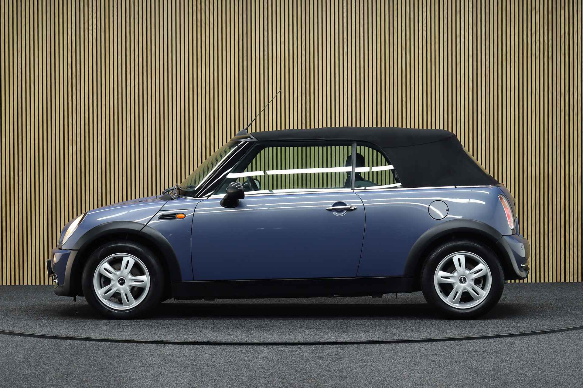 MINI Cabrio 1.6 One Pepper | Cruise-control | Parkeerhulp | Lm velgen | Airco - 2/35