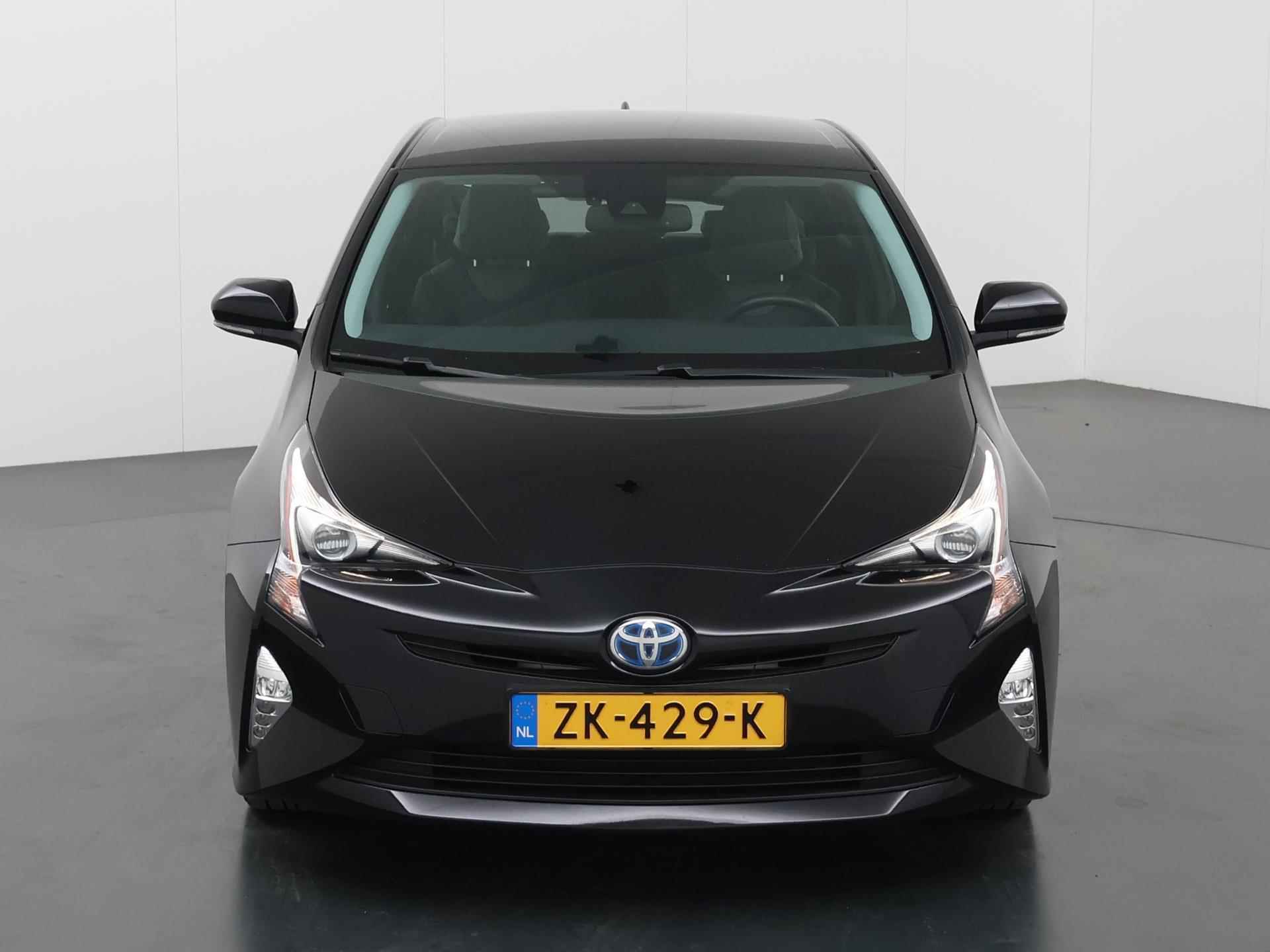 Toyota Prius 1.8 Black Edition | Navigatie | Leder | Stoelverkoeling & Verwarming | Climate Control | Dodehoekdetectie | Parkeercamera | DAB | - 4/41