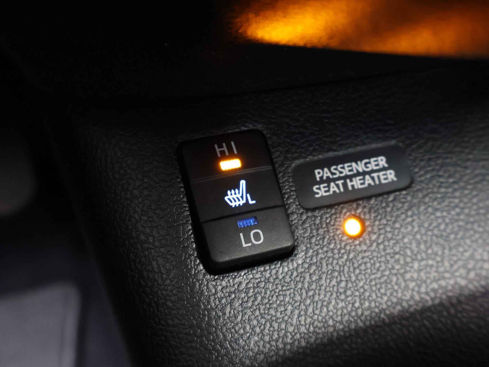 Toyota Prius 1.8 Black Edition | Navigatie | Leder | Stoelverkoeling & Verwarming | Climate Control | Dodehoekdetectie | Parkeercamera | DAB | - 25/41