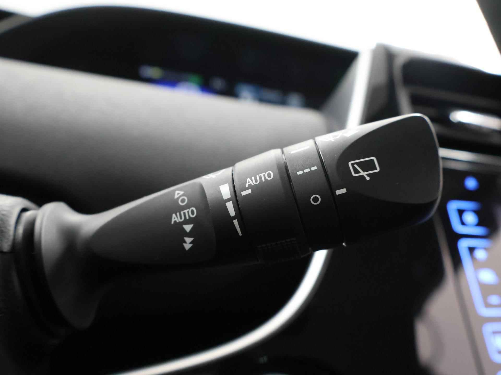 Toyota Prius 1.8 Black Edition | Navigatie | Leder | Stoelverkoeling & Verwarming | Climate Control | Dodehoekdetectie | Parkeercamera | DAB | - 29/41
