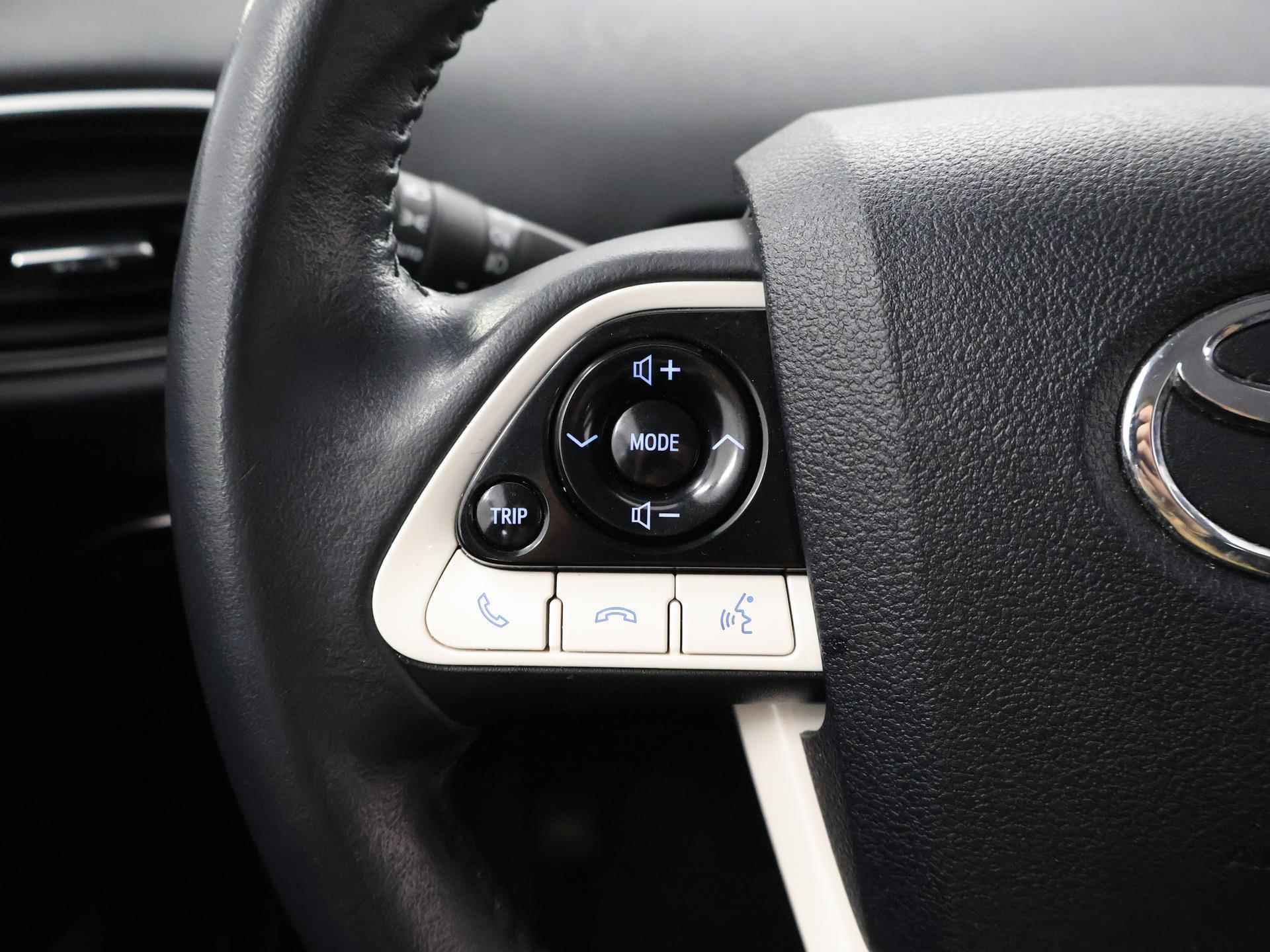 Toyota Prius 1.8 Black Edition | Navigatie | Leder | Stoelverkoeling & Verwarming | Climate Control | Dodehoekdetectie | Parkeercamera | DAB | - 32/41