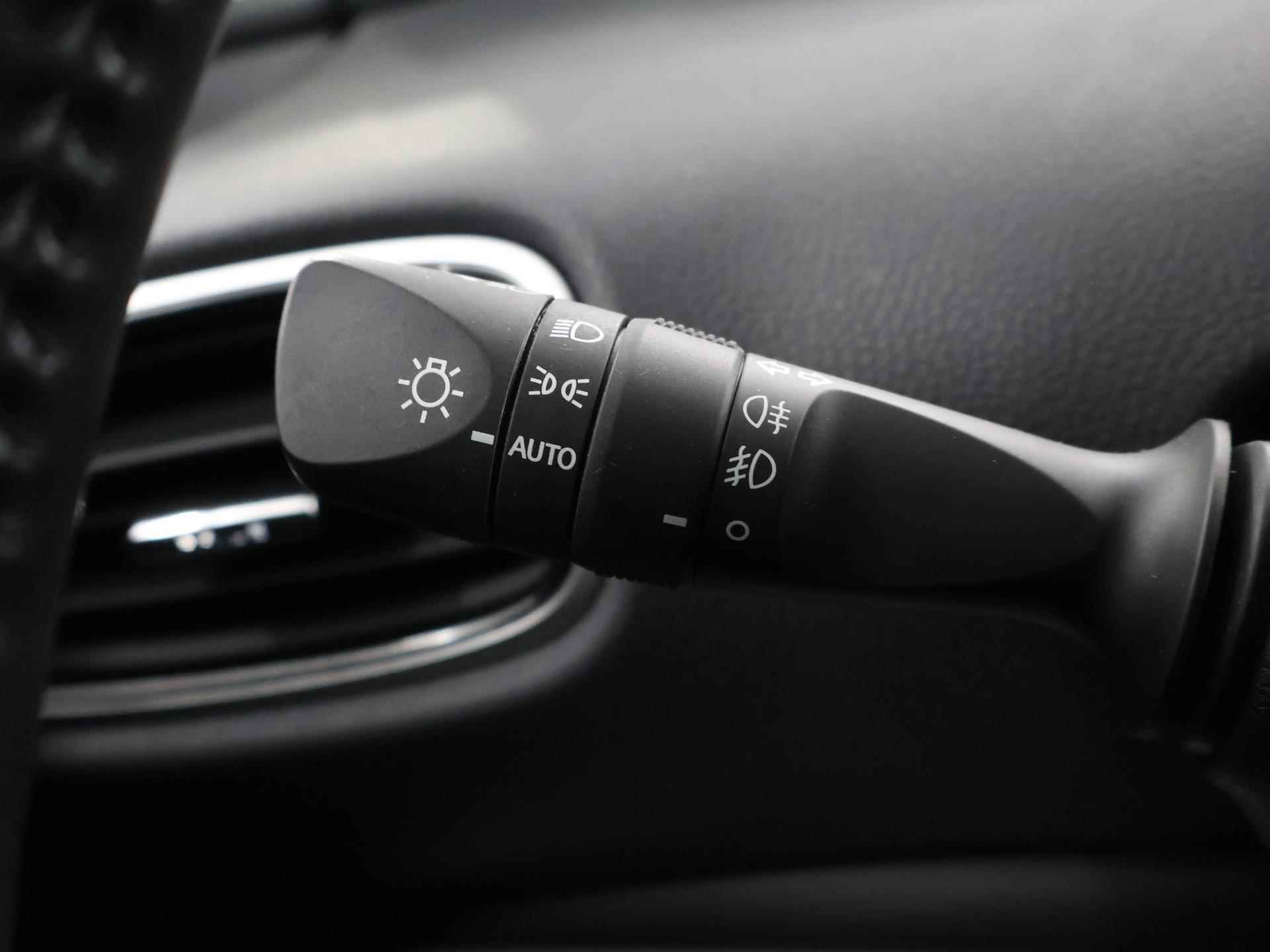 Toyota Prius 1.8 Black Edition | Navigatie | Leder | Stoelverkoeling & Verwarming | Climate Control | Dodehoekdetectie | Parkeercamera | DAB | - 33/41