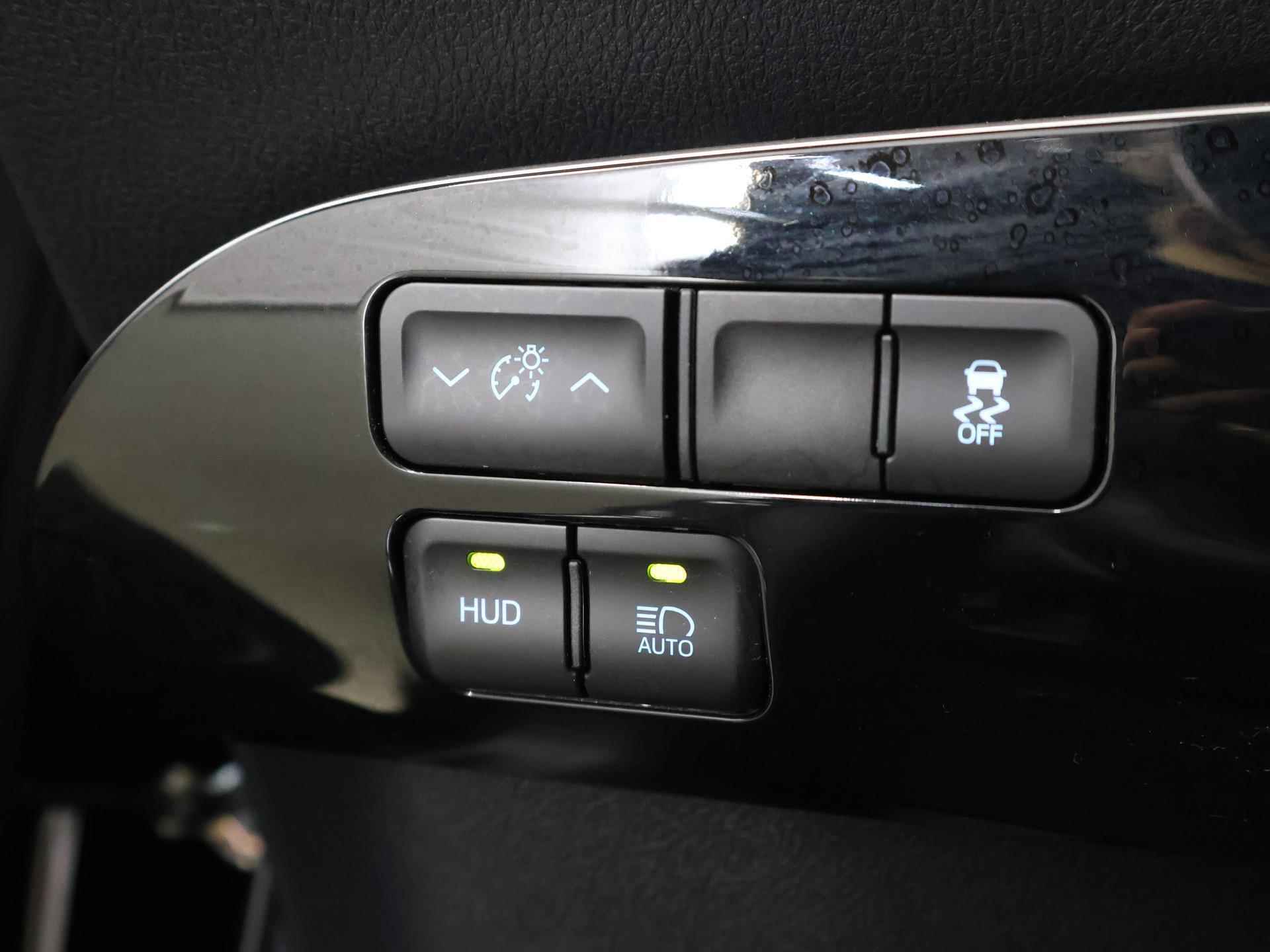 Toyota Prius 1.8 Black Edition | Navigatie | Leder | Stoelverkoeling & Verwarming | Climate Control | Dodehoekdetectie | Parkeercamera | DAB | - 34/41