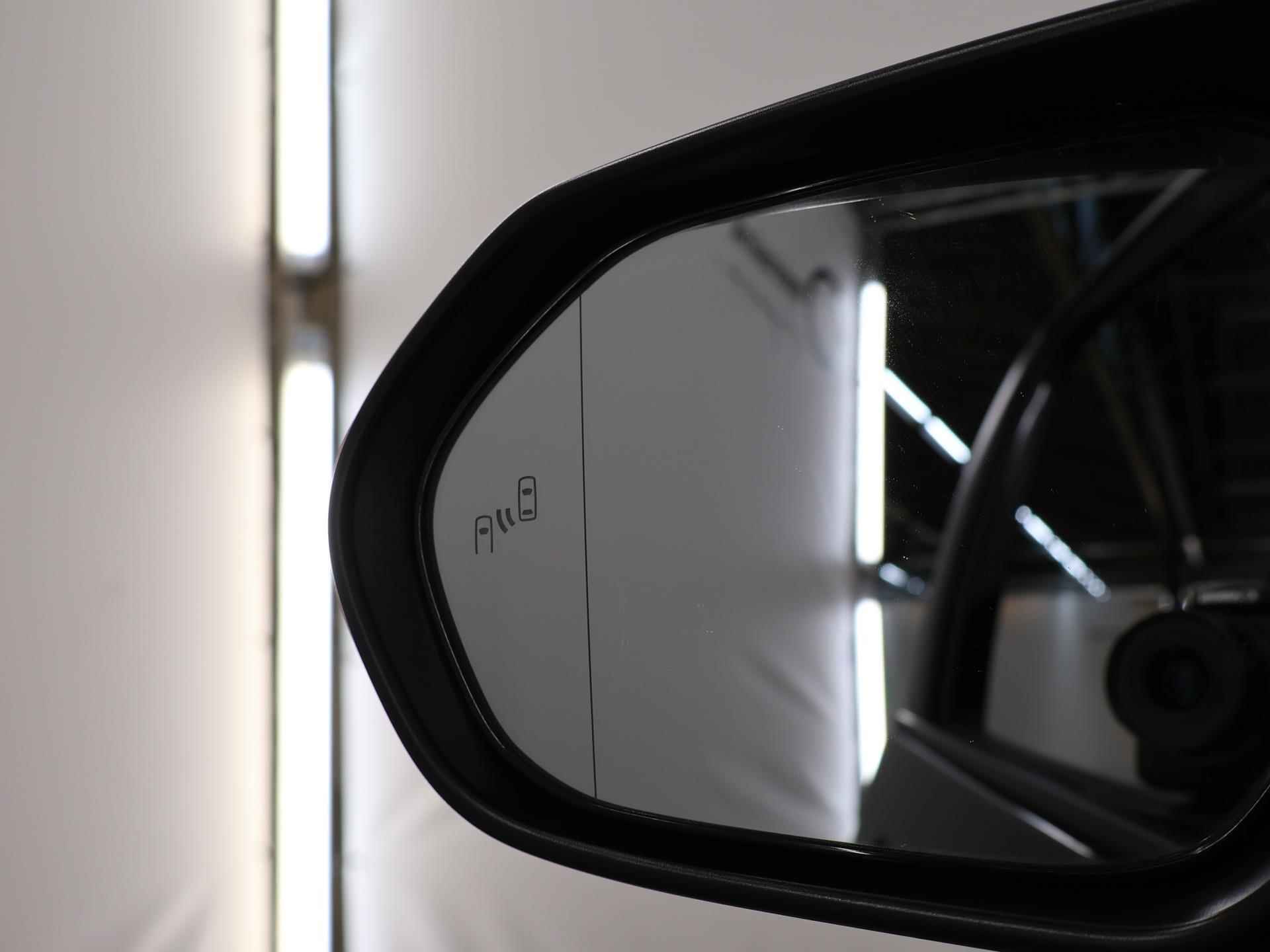 Toyota Prius 1.8 Black Edition | Navigatie | Leder | Stoelverkoeling & Verwarming | Climate Control | Dodehoekdetectie | Parkeercamera | DAB | - 38/41