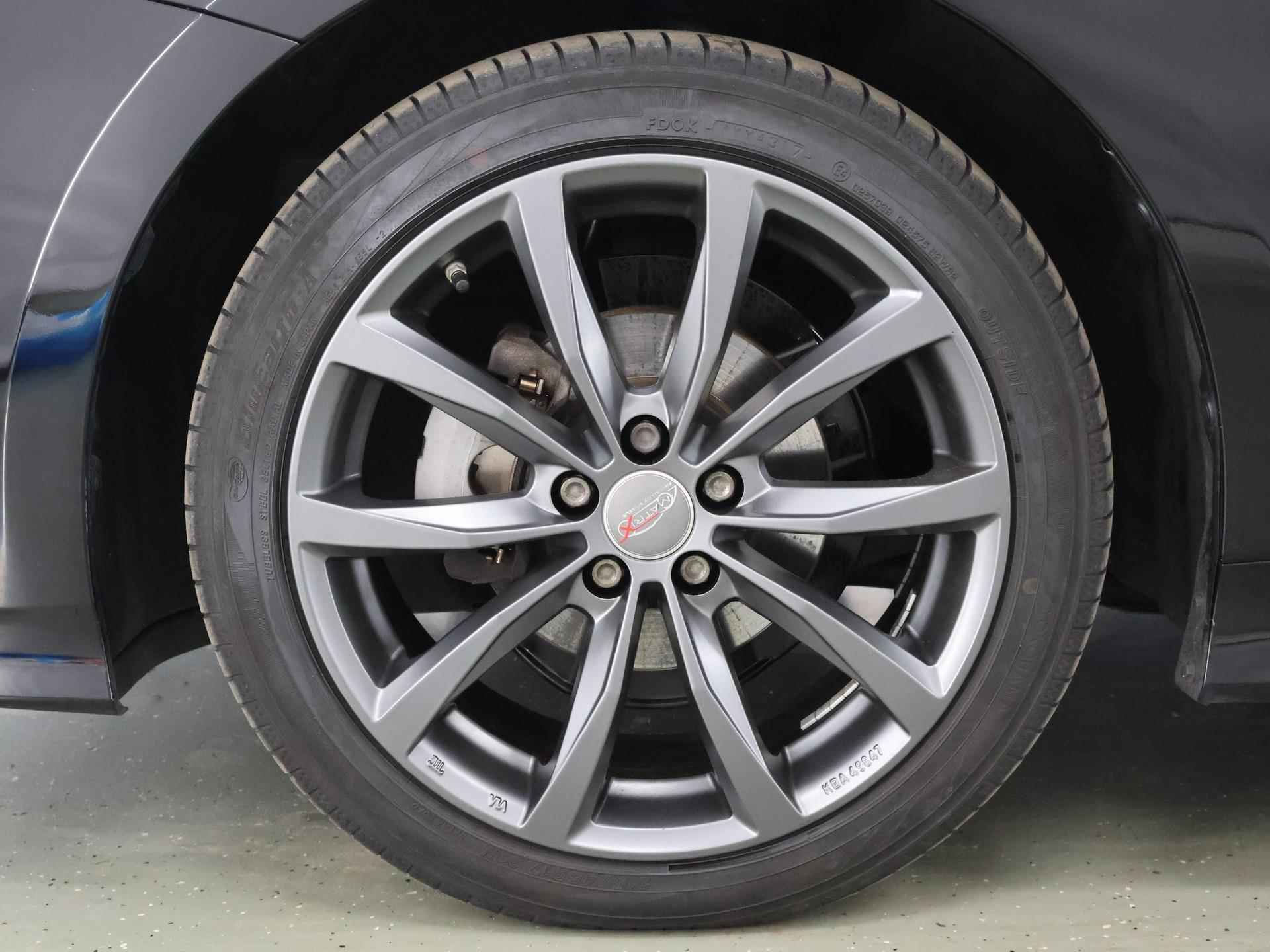 Toyota Prius 1.8 Black Edition | Navigatie | Leder | Stoelverkoeling & Verwarming | Climate Control | Dodehoekdetectie | Parkeercamera | DAB | - 40/41