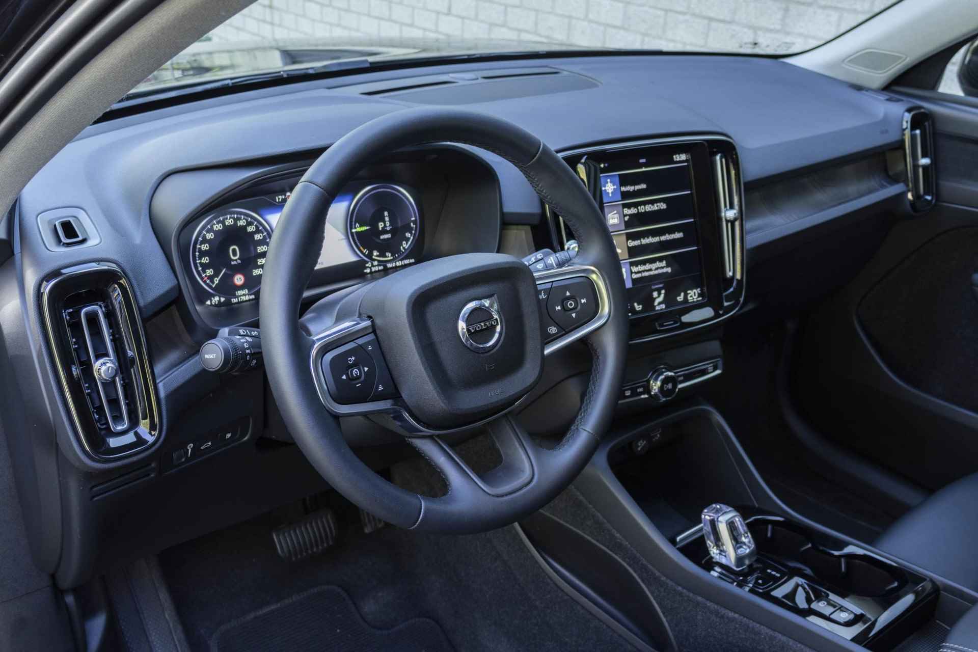 Volvo XC40 T5 Automaat Recharge Plus Dark | Lederen interieur | Parkeercamera | Park Assist voor en achter | Premium Audio by Harman Kardon | Elektrisch bedienbare voorstoelen| Interieur voorverwarming - 3/31