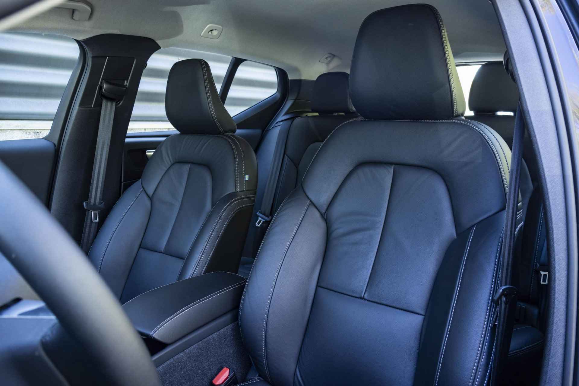 Volvo XC40 T5 Automaat Recharge Plus Dark | Lederen interieur | Parkeercamera | Park Assist voor en achter | Premium Audio by Harman Kardon | Elektrisch bedienbare voorstoelen| Interieur voorverwarming - 13/31