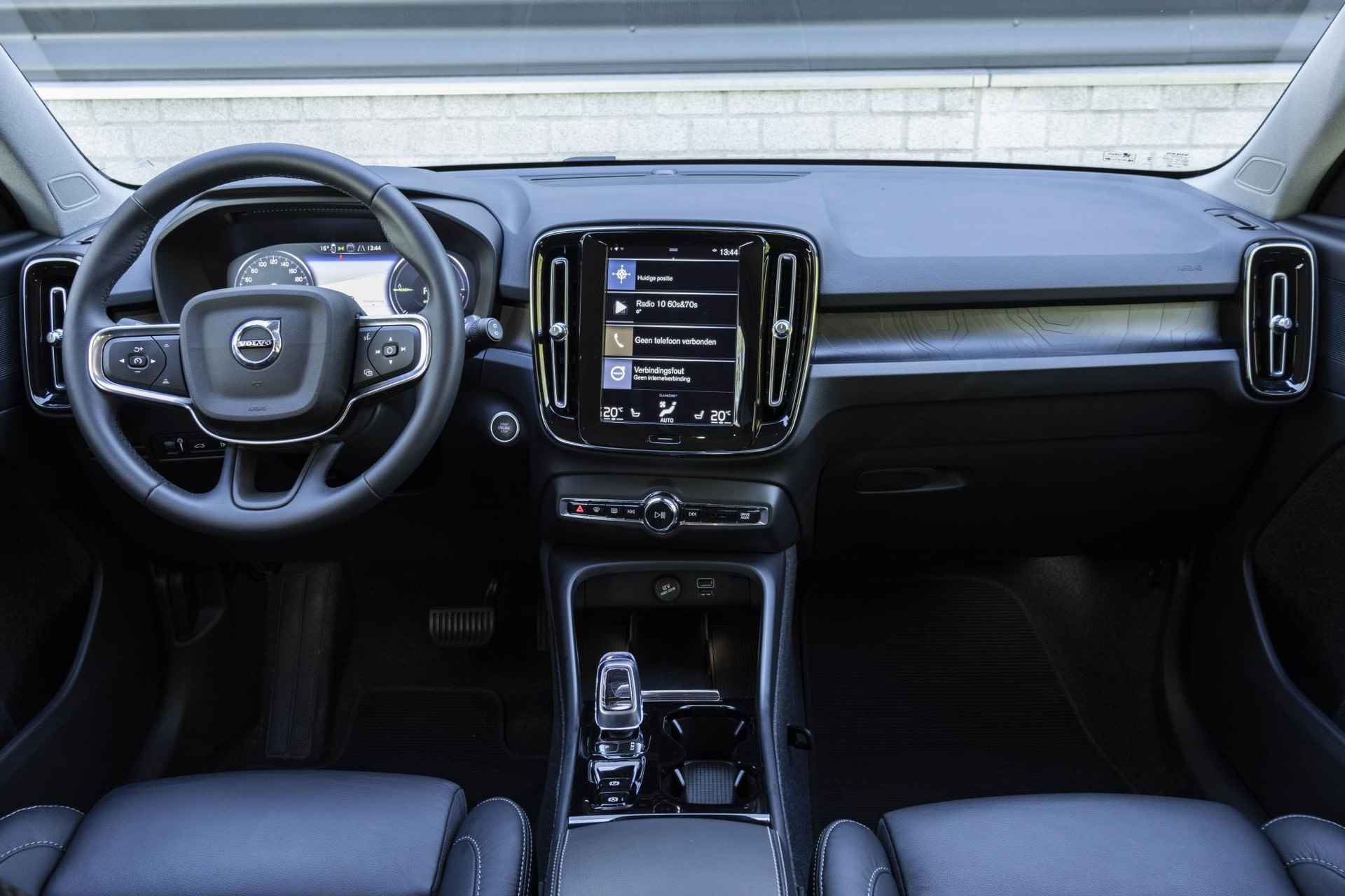 Volvo XC40 T5 Automaat Recharge Plus Dark | Lederen interieur | Parkeercamera | Park Assist voor en achter | Premium Audio by Harman Kardon | Elektrisch bedienbare voorstoelen| Interieur voorverwarming - 15/31
