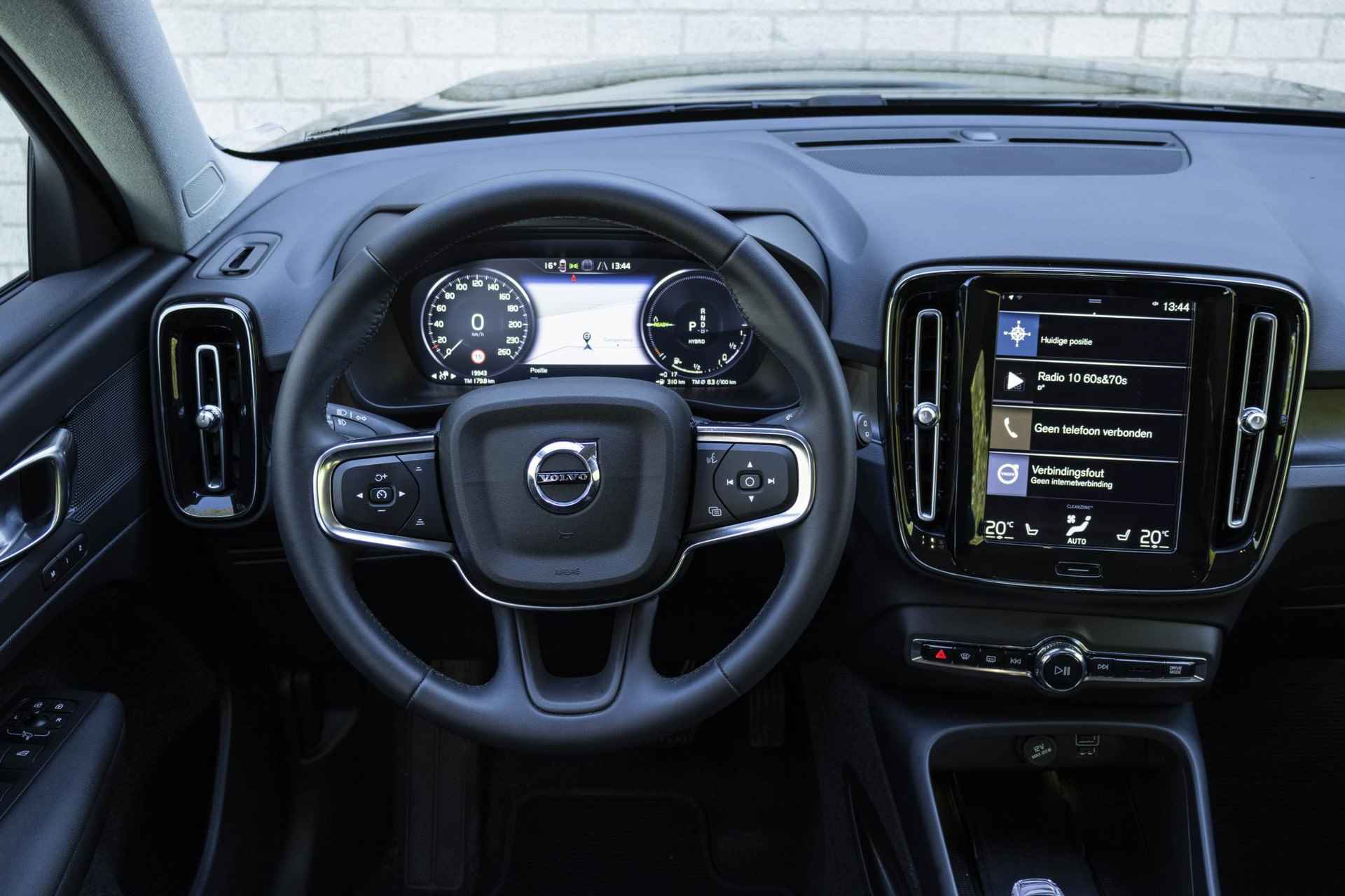 Volvo XC40 T5 Automaat Recharge Plus Dark | Lederen interieur | Parkeercamera | Park Assist voor en achter | Premium Audio by Harman Kardon | Elektrisch bedienbare voorstoelen| Interieur voorverwarming - 16/31
