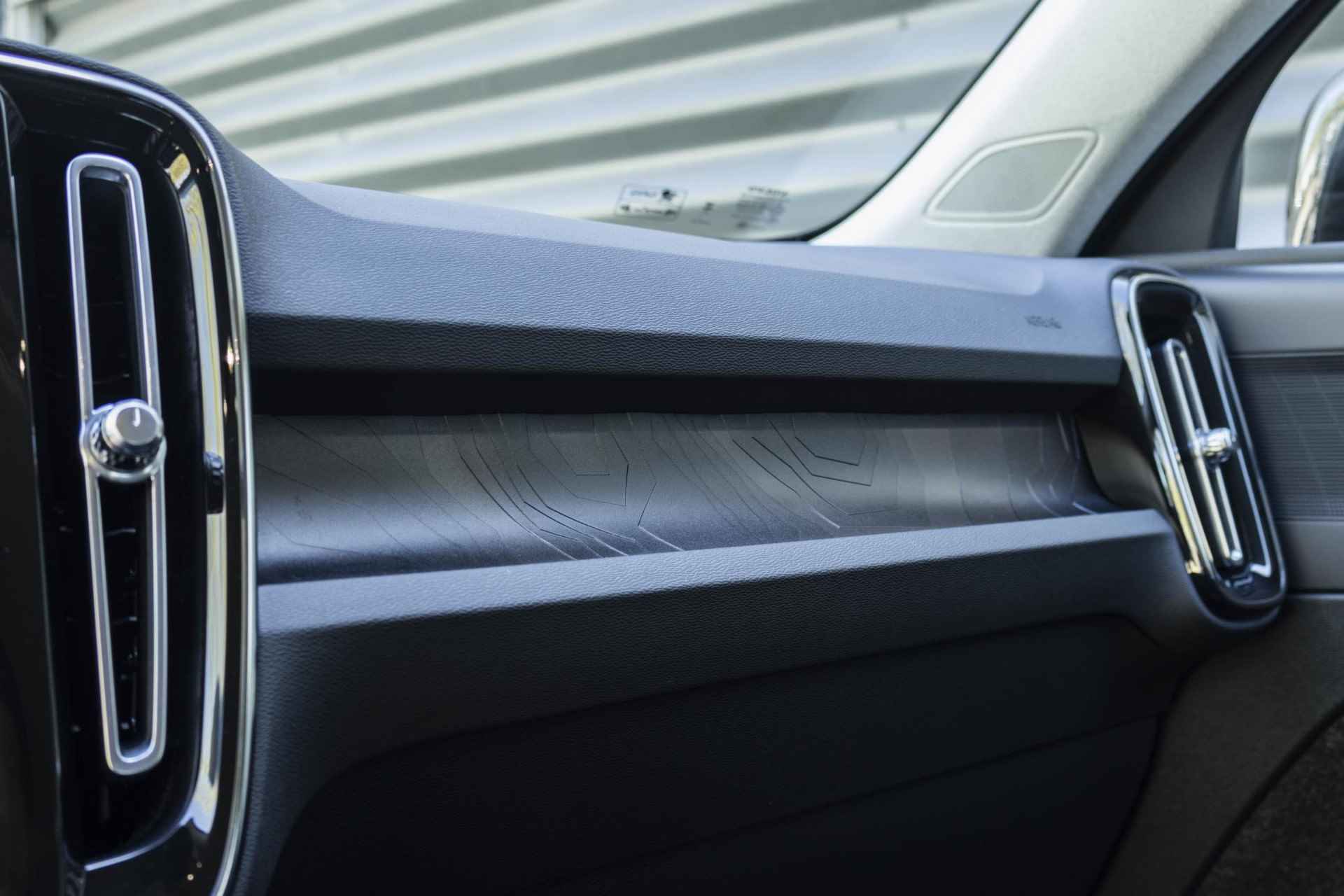 Volvo XC40 T5 Automaat Recharge Plus Dark | Lederen interieur | Parkeercamera | Park Assist voor en achter | Premium Audio by Harman Kardon | Elektrisch bedienbare voorstoelen| Interieur voorverwarming - 22/31