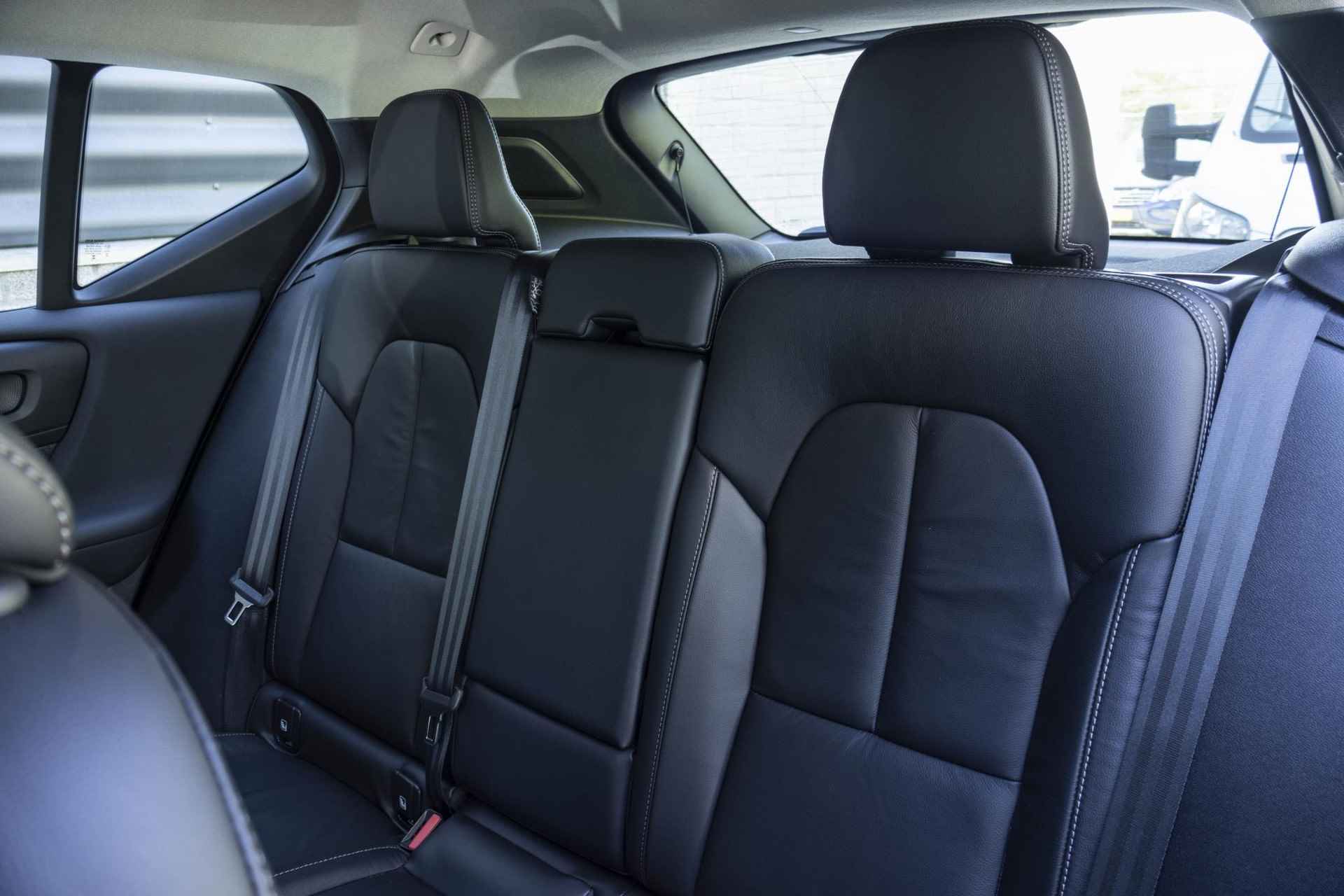 Volvo XC40 T5 Automaat Recharge Plus Dark | Lederen interieur | Parkeercamera | Park Assist voor en achter | Premium Audio by Harman Kardon | Elektrisch bedienbare voorstoelen| Interieur voorverwarming - 24/31