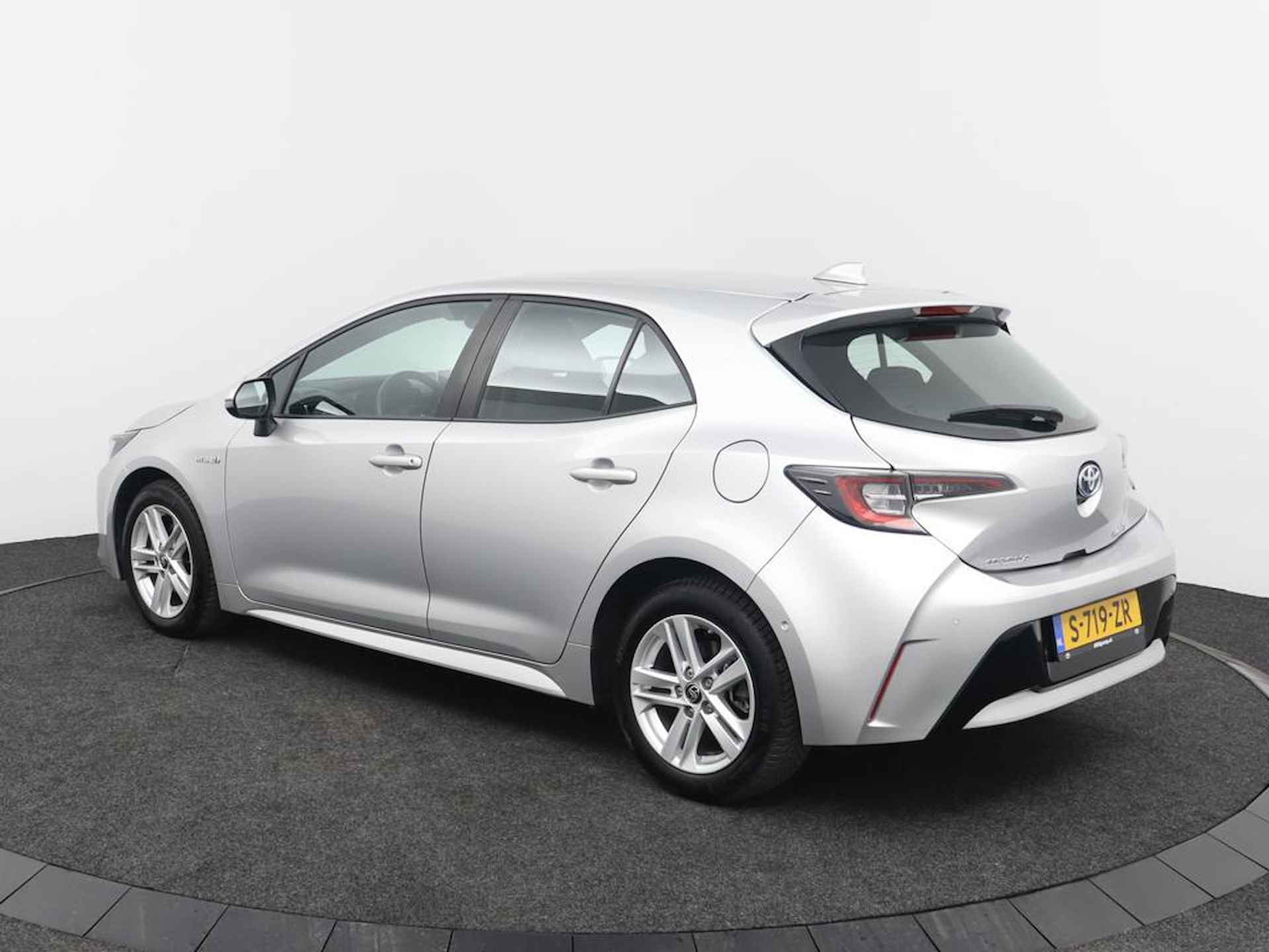 Toyota Corolla 1.8 Hybrid Active | Navigatie | Parkeersensoren | Climate control | Cruise control | - 12/46