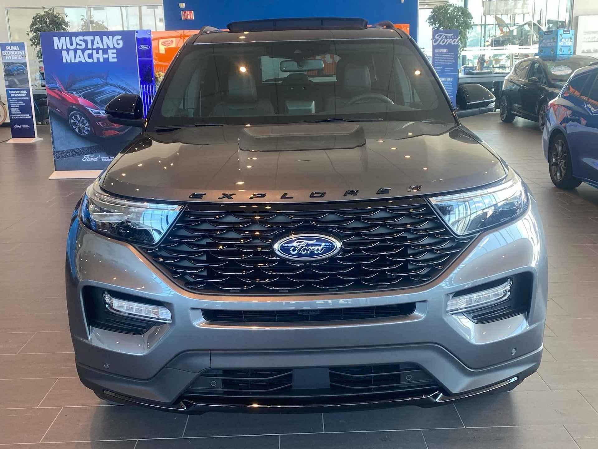 Ford Explorer 3.0 V6 EcoBoost PHEV ST-Line | Showroom Voorraad! | 457PK| 7 zitplaatsen! | € 3.500 Ford Voordeel | Afneembare trekhaak | Panorama dak | - 2/34