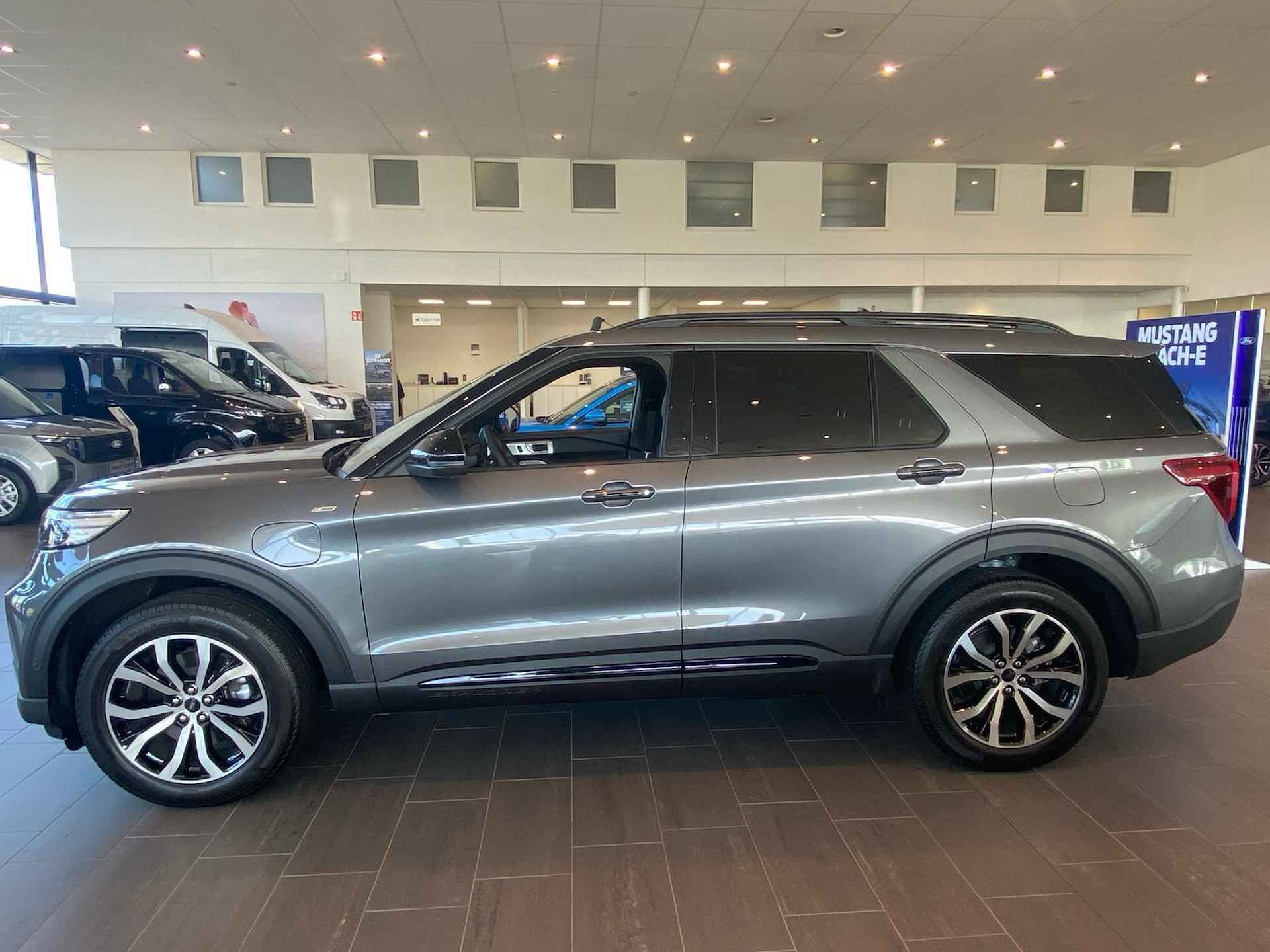 Ford Explorer 3.0 V6 EcoBoost PHEV ST-Line | Showroom Voorraad! | 457PK| 7 zitplaatsen! | € 3.500 Ford Voordeel | Afneembare trekhaak | Panorama dak | - 8/34