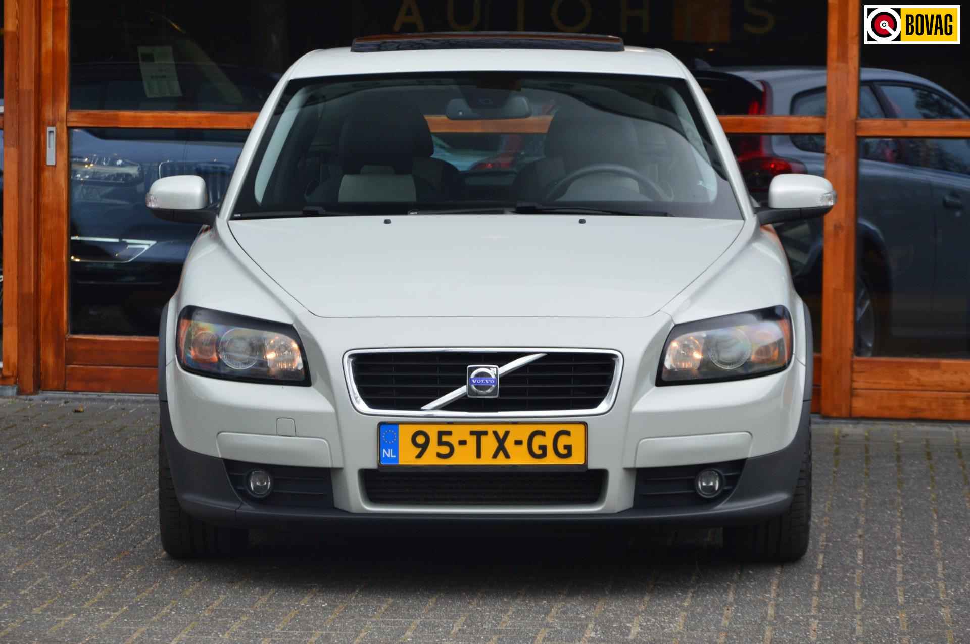 Volvo C30 2.5 T5 | Youngtimer | 5 Cilinder | Stoelverwarming | Schuif/Kantel Dak | Dealer Onderhouden | Premium Sound |