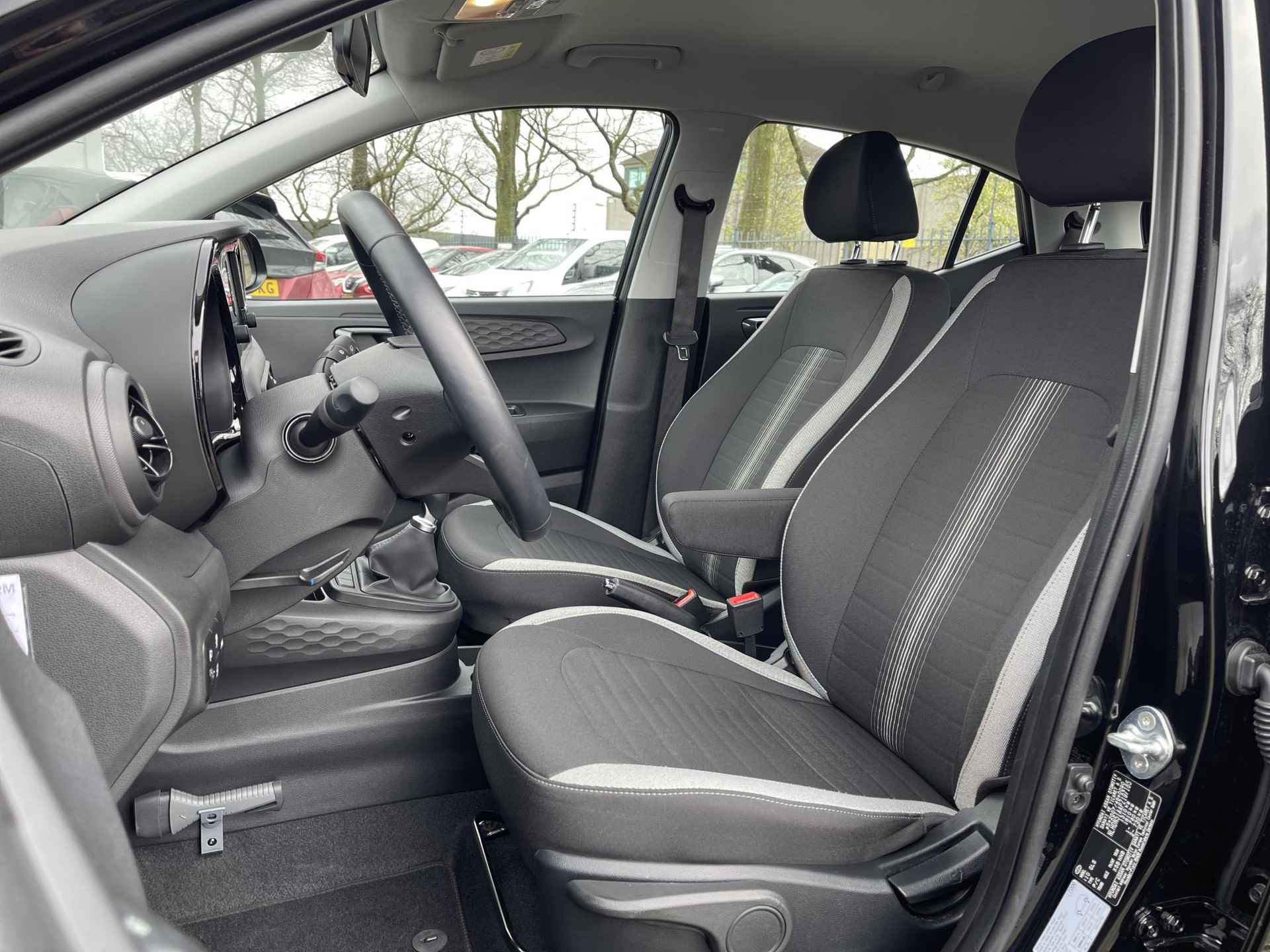 Hyundai i10 1.0 Comfort | Apple Carplay/Android Auto | Camera | Cruise Control | Airco | Bluetooth Tel. | DAB | Rijklaarprijs! - 9/25