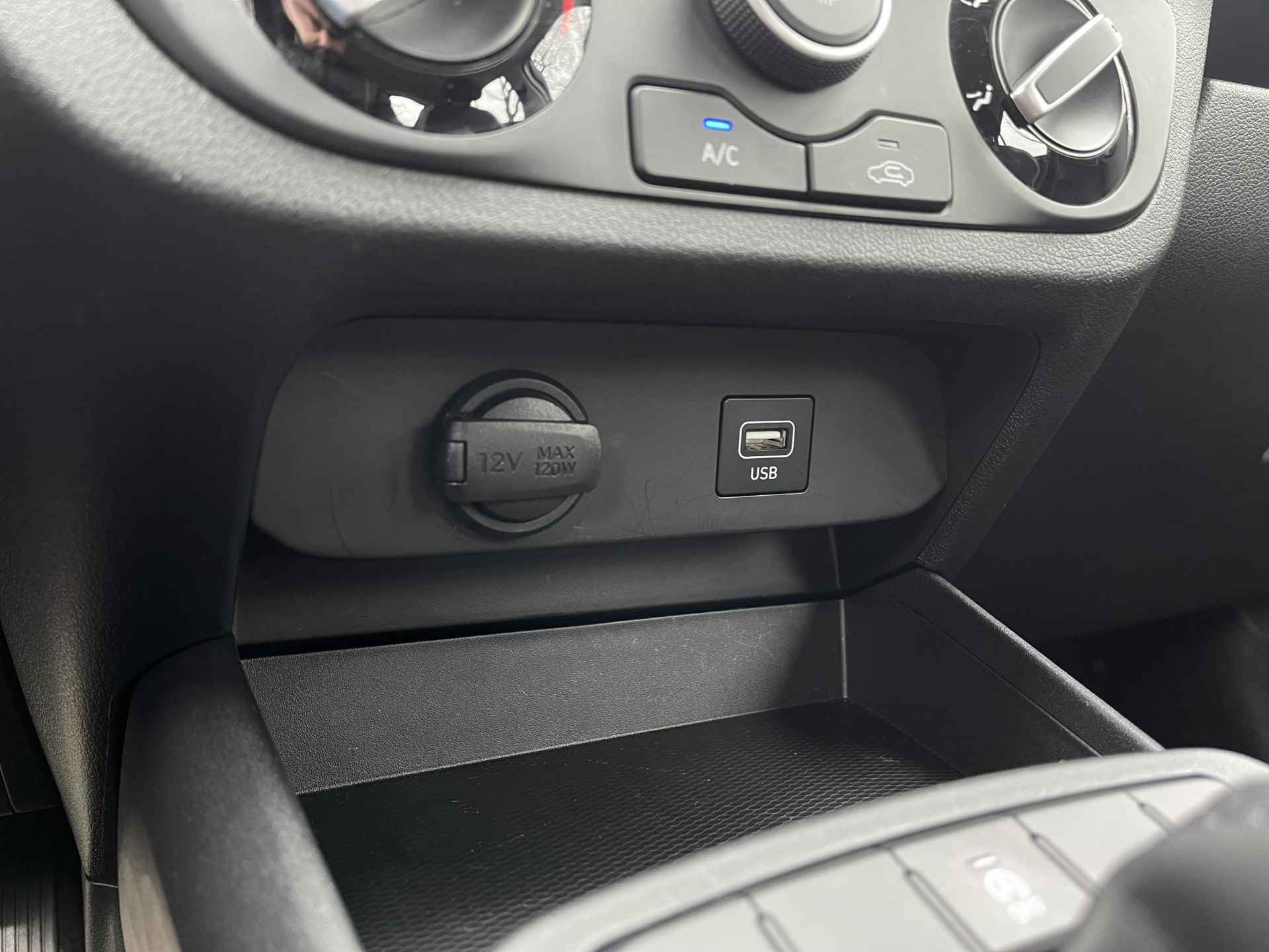 Hyundai i10 1.0 Comfort / PRIJS = RIJKLAAR! / Apple Carplay/Android Auto | Camera | Cruise Control | Airco | Bluetooth Tel. | DAB - 21/25