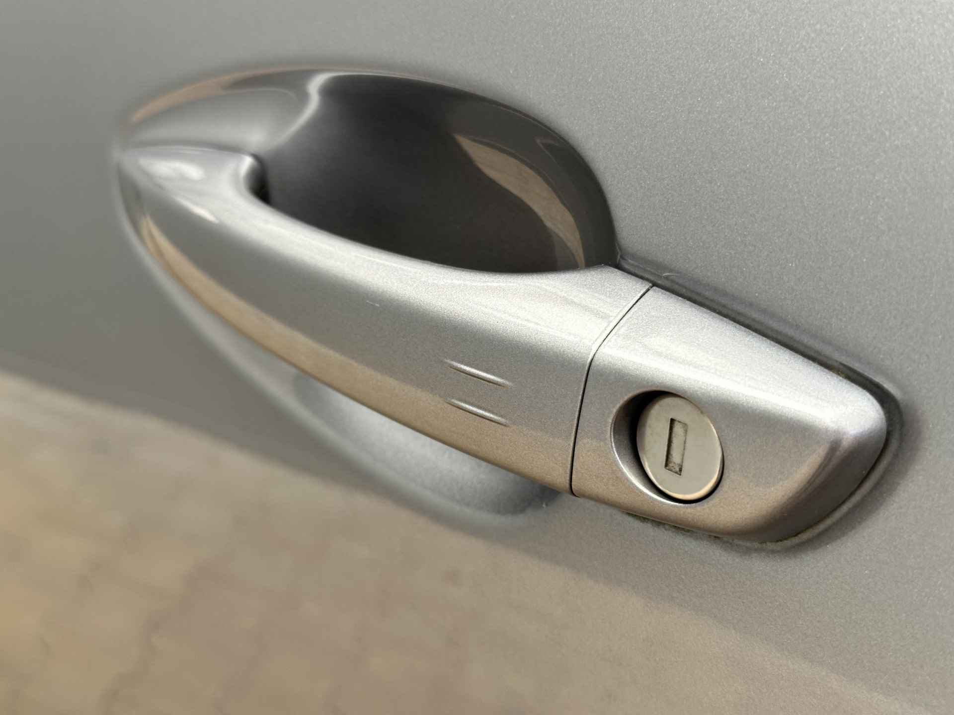 Peugeot 3008 Allure Pack Business HYbrid 225PK | Camera | Navigatie | Stoelverwarming | Elek. Achterklep | Parkeersensoren | Apple/Android Carplay | Chroom | 17" Lichtmetaal | Getint Glas | LED | Cruise | Clima - 18/31