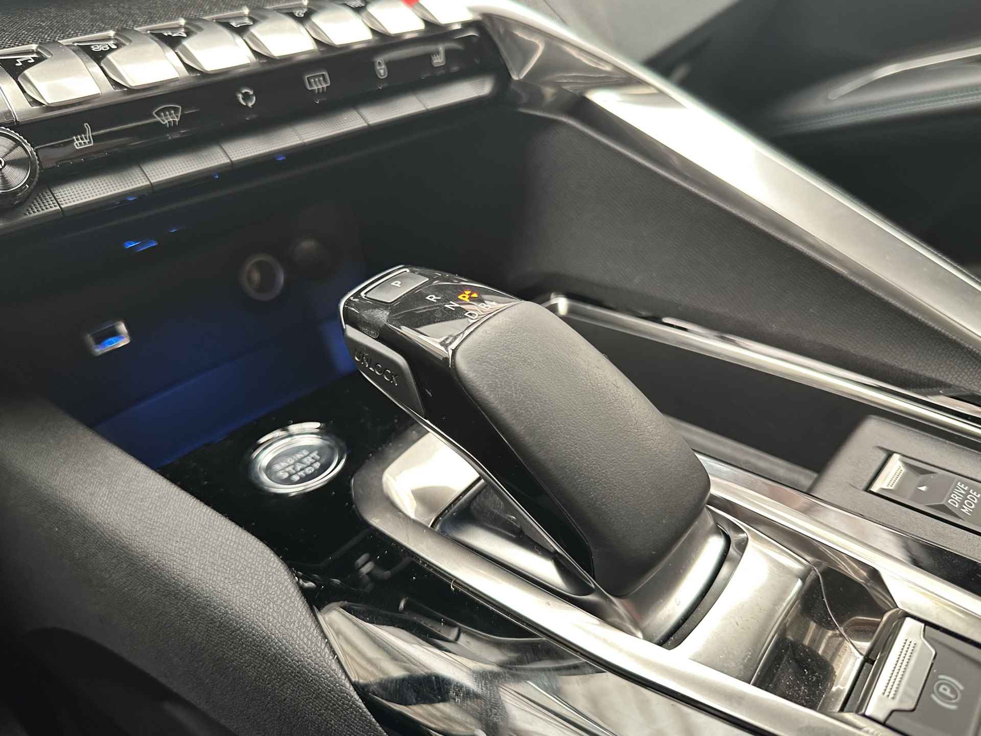 Peugeot 3008 Allure Pack Business HYbrid 225PK | Camera | Navigatie | Stoelverwarming | Elek. Achterklep | Parkeersensoren | Apple/Android Carplay | Chroom | 17" Lichtmetaal | Getint Glas | LED | Cruise | Clima - 23/31