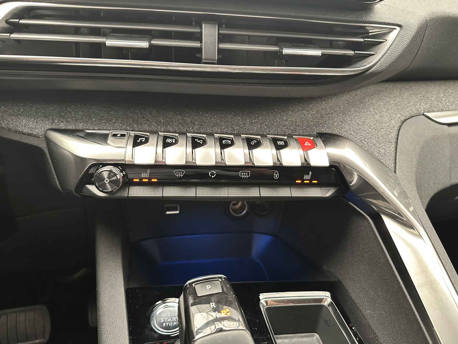 Peugeot 3008 Allure Pack Business HYbrid 225PK | Camera | Navigatie | Stoelverwarming | Elek. Achterklep | Parkeersensoren | Apple/Android Carplay | Chroom | 17" Lichtmetaal | Getint Glas | LED | Cruise | Clima - 24/31