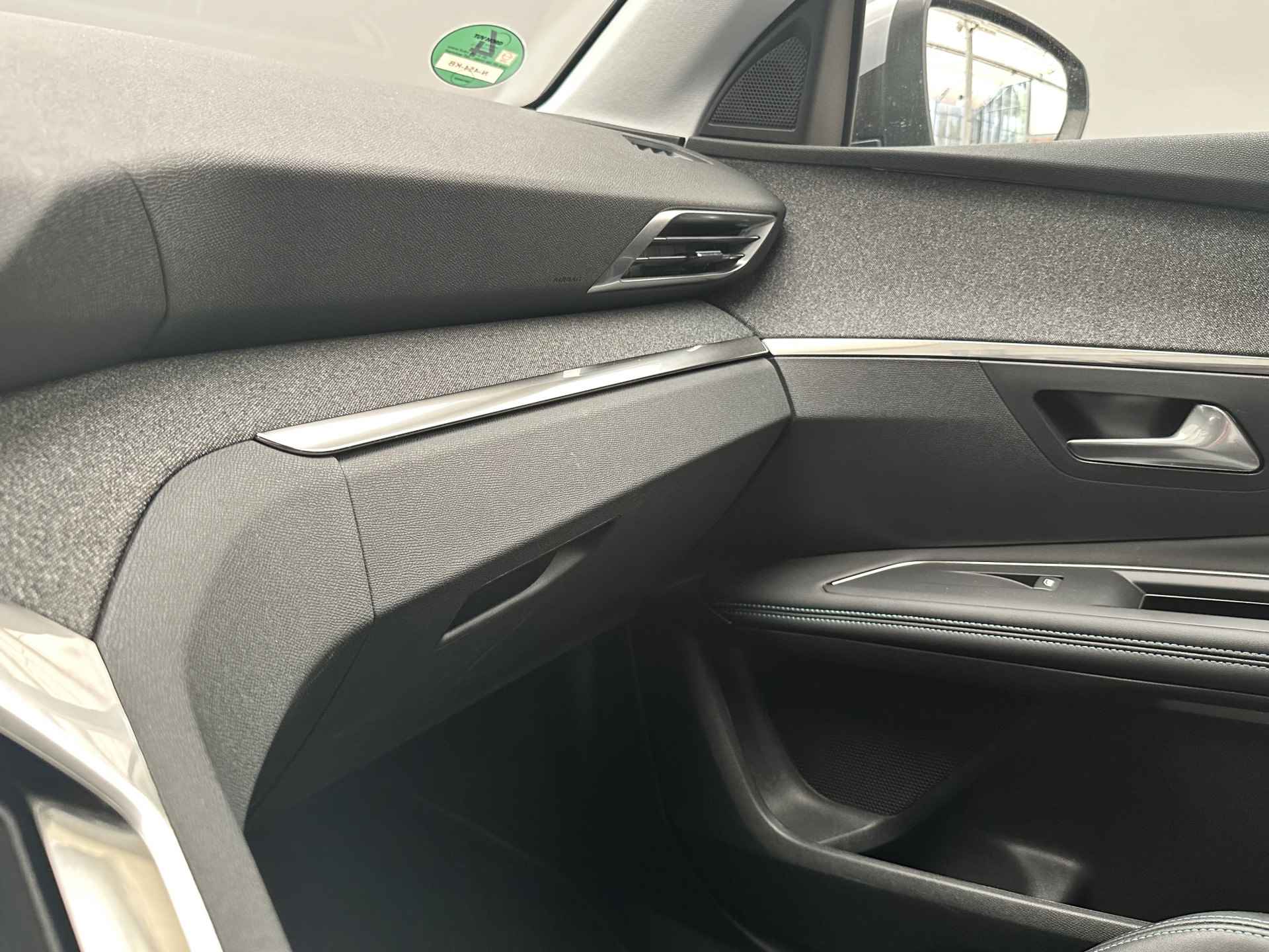Peugeot 3008 Allure Pack Business HYbrid 225PK | Camera | Navigatie | Stoelverwarming | Elek. Achterklep | Parkeersensoren | Apple/Android Carplay | Chroom | 17" Lichtmetaal | Getint Glas | LED | Cruise | Clima - 30/31