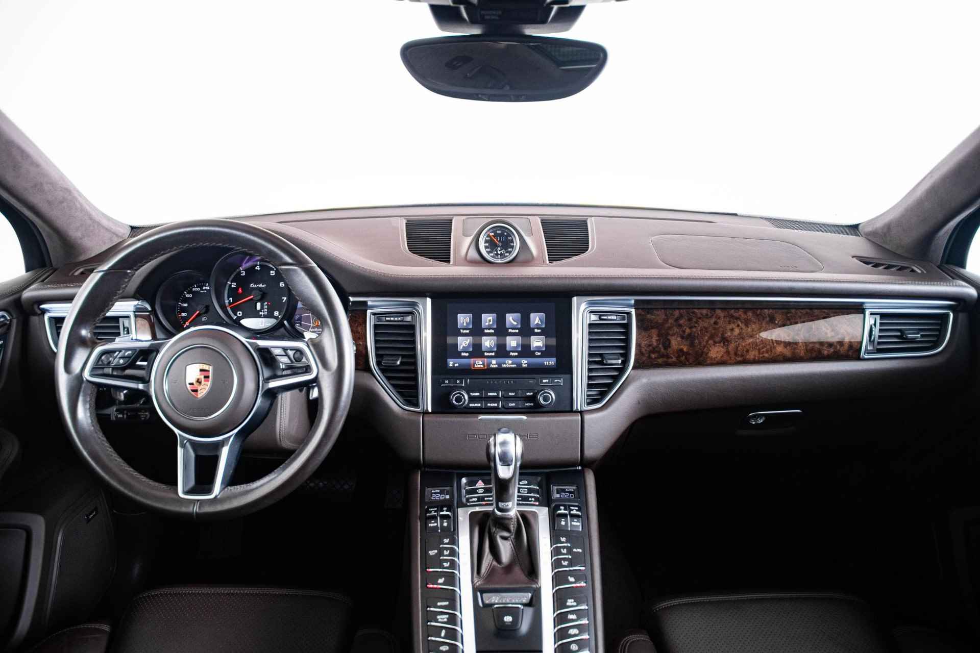 Porsche Macan 3.6 Turbo Trekhaak - Panoramadak - Stuurbekrachtiging Plus - Sport Chrono Pakket - Interieurvoorverwarming - Stoelverwarming voor/achter - Cruise Control - BOSE - Park assistent voor/achter - - 3/70