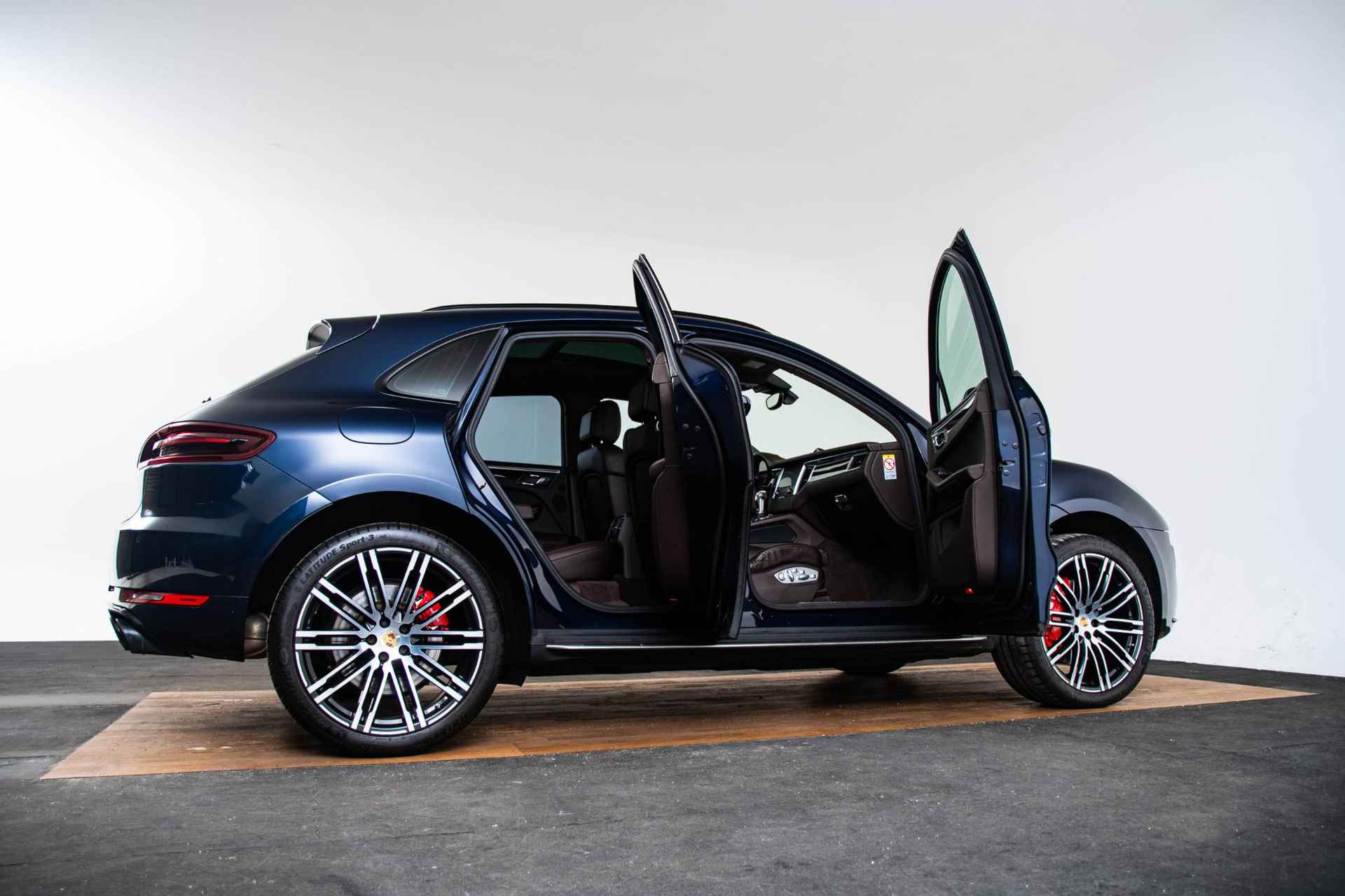 Porsche Macan 3.6 Turbo Trekhaak - Panoramadak - Stuurbekrachtiging Plus - Sport Chrono Pakket - Interieurvoorverwarming - Stoelverwarming voor/achter - Cruise Control - BOSE - Park assistent voor/achter - - 9/70