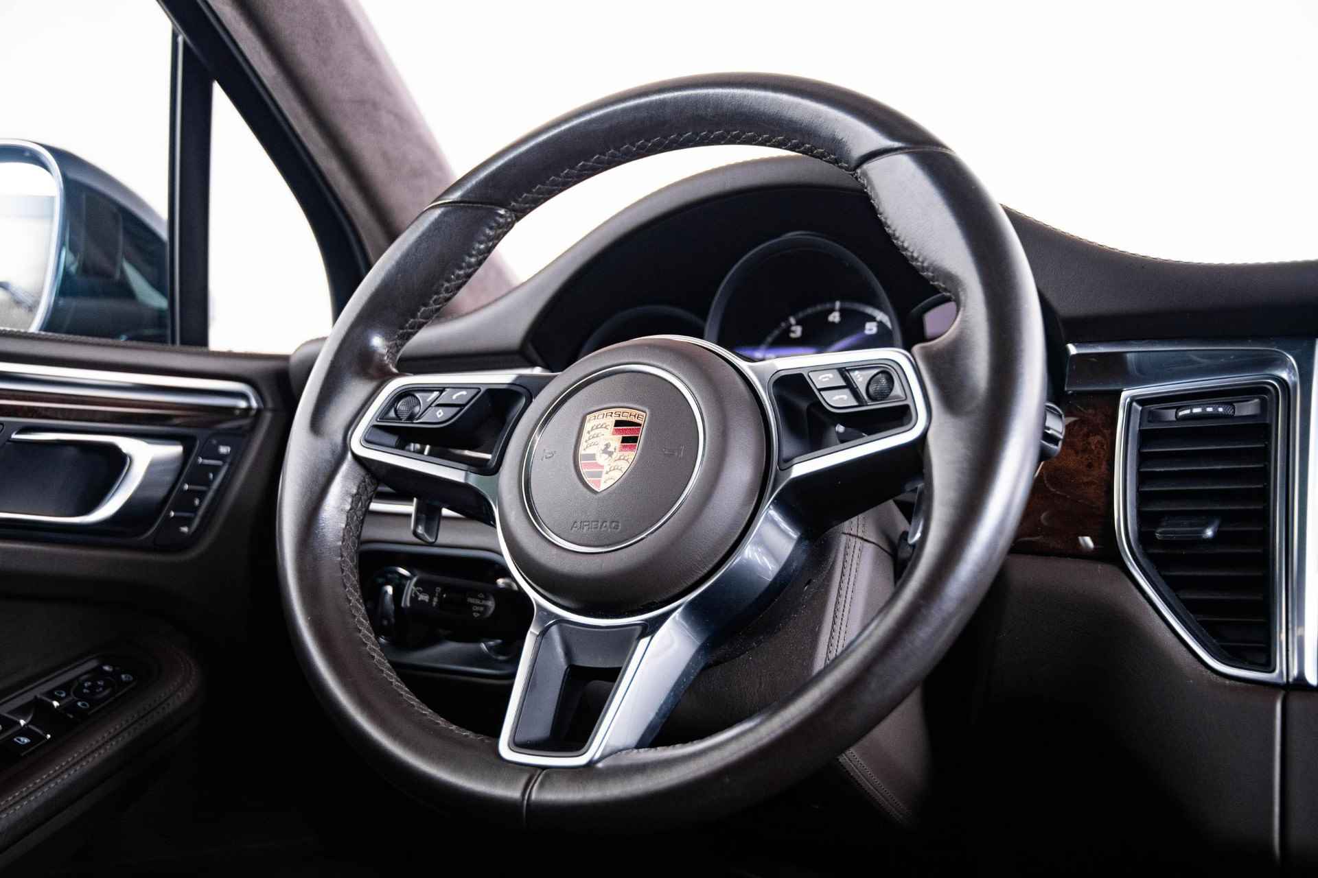 Porsche Macan 3.6 Turbo Trekhaak - Panoramadak - Stuurbekrachtiging Plus - Sport Chrono Pakket - Interieurvoorverwarming - Stoelverwarming voor/achter - Cruise Control - BOSE - Park assistent voor/achter - - 52/70