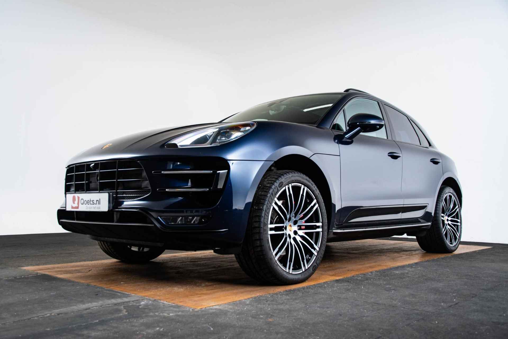 Porsche Macan 3.6 Turbo Trekhaak - Panoramadak - Stuurbekrachtiging Plus - Sport Chrono Pakket - Interieurvoorverwarming - Stoelverwarming voor/achter - Cruise Control - BOSE - Park assistent voor/achter - - 64/70