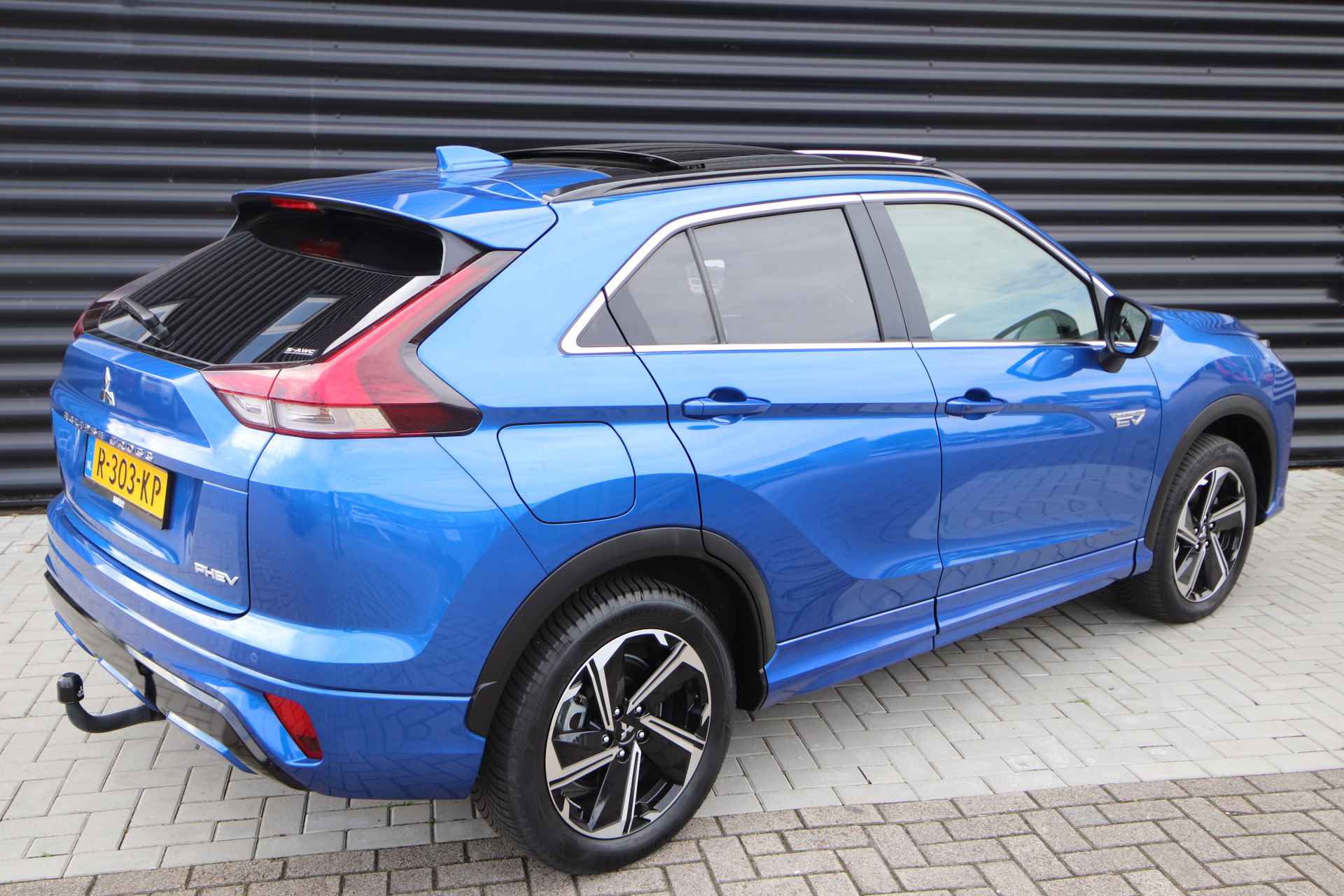 Mitsubishi Eclipse Cross 2.4 PHEV Instyle Trekh, All-season, Pano, Leder - 2/90