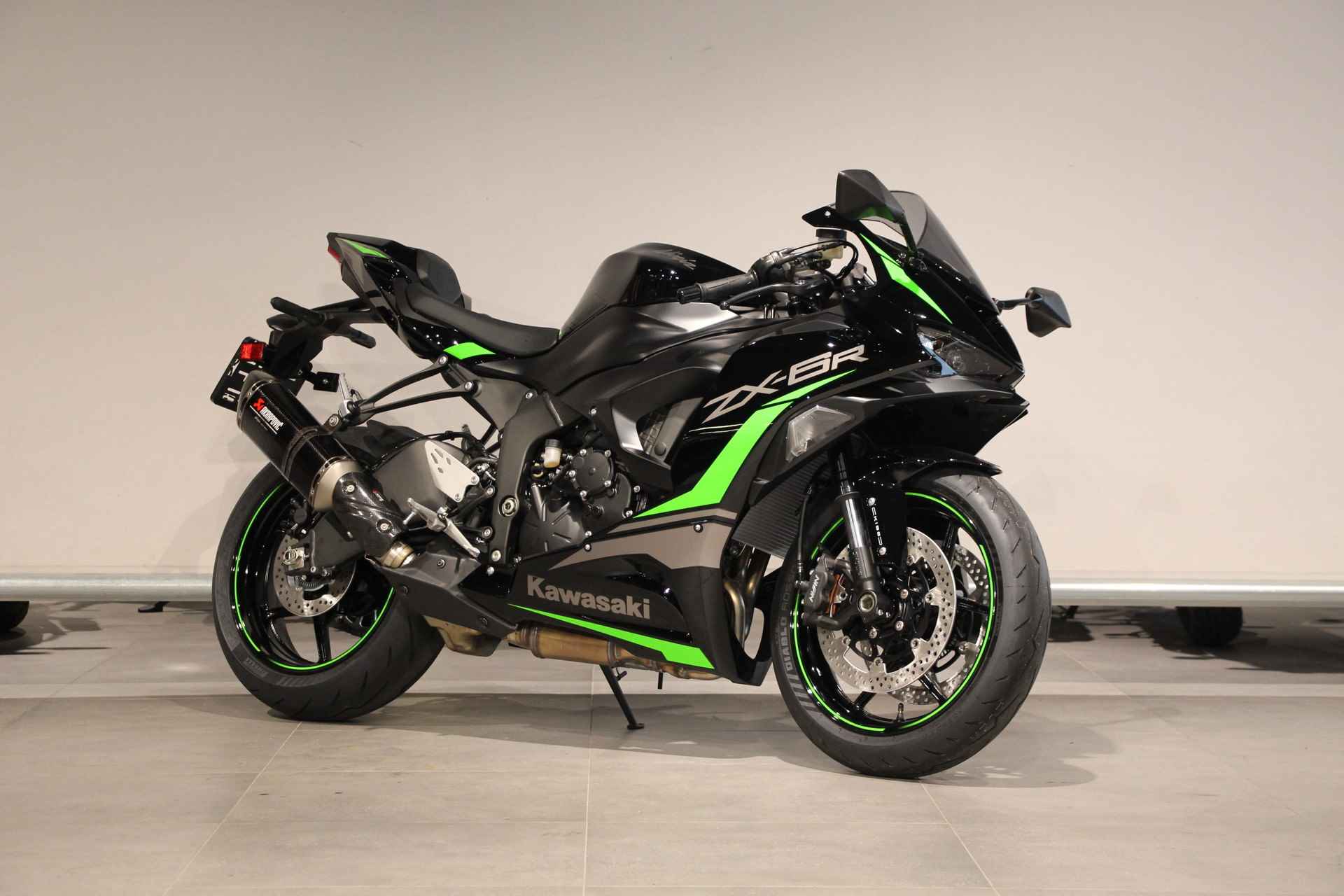 Kawasaki ZX-6 R - 2/17