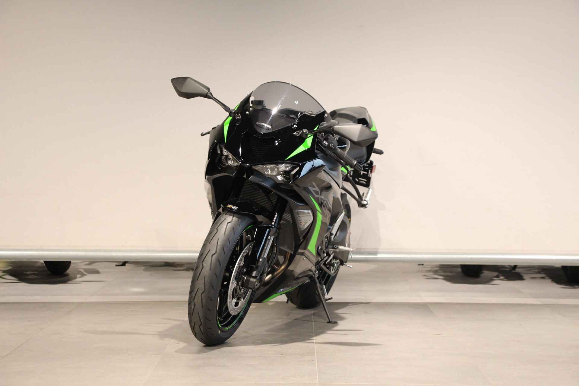 Kawasaki ZX-6 R - 4/17