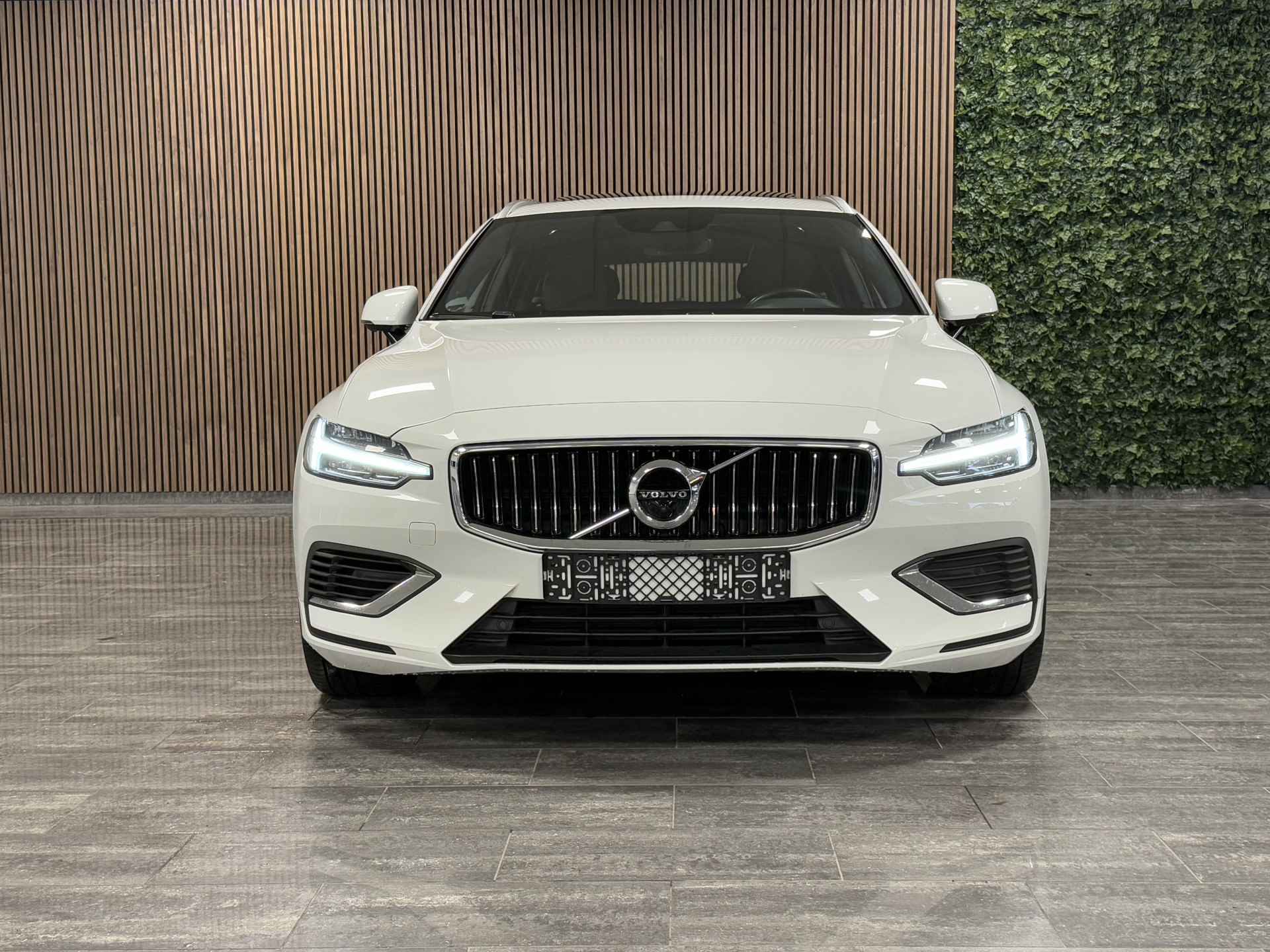 Volvo V60 T6 AWD Recharge Inscription | Schuifdak | Trekhaak | 360° Camera | Adaptieve Cruise Control | Standkachel met Volvo On Call App - 5/34