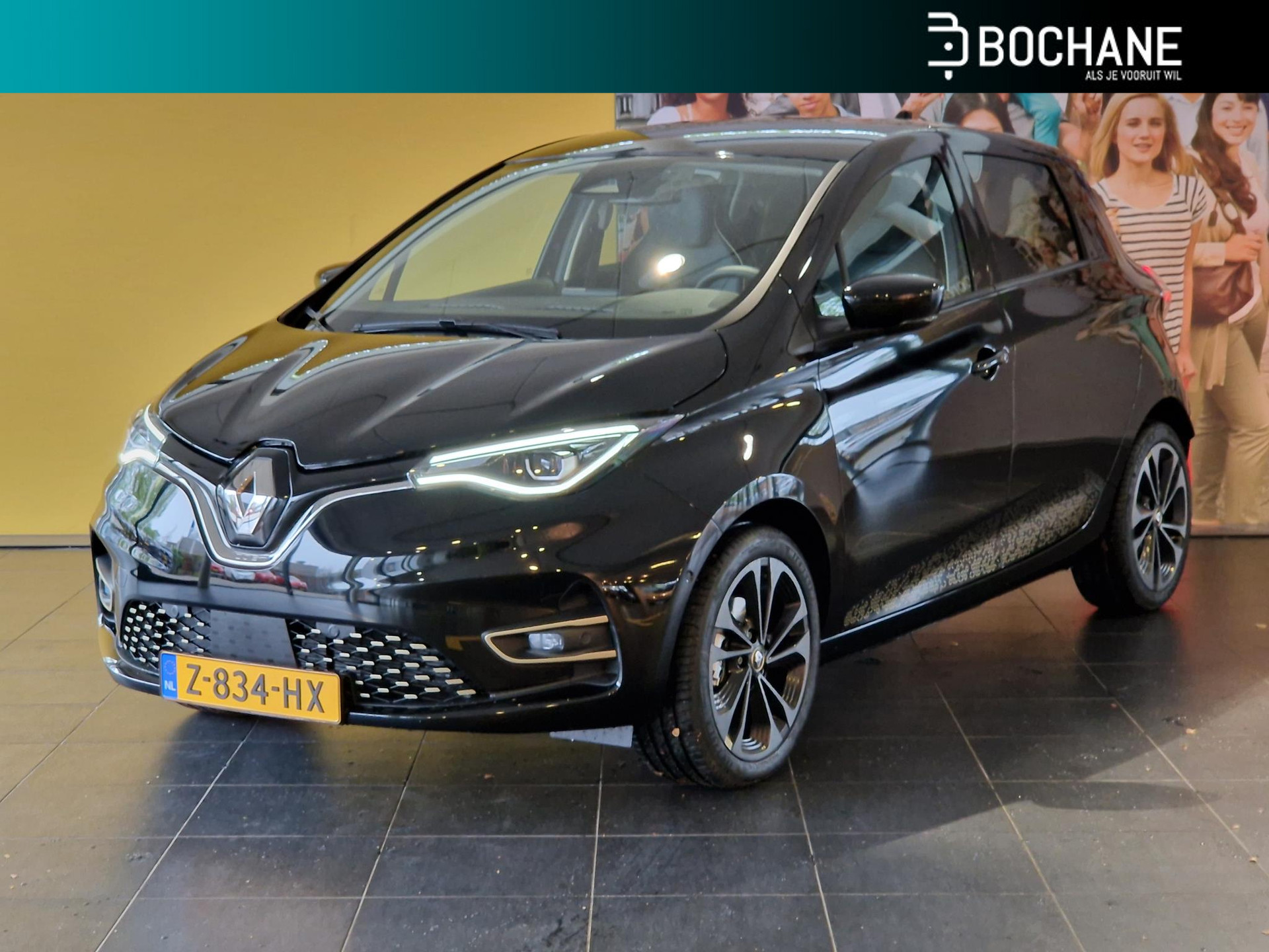 Renault ZOE R135 Iconic 52 kWh | NAVIGATIE | ACHTERUITRIJCAMERA | PARKEERSENSOREN VOOR & ACHTER | STOEL & STUUR VERWARMING | WARMTEPOMP | bij viaBOVAG.nl