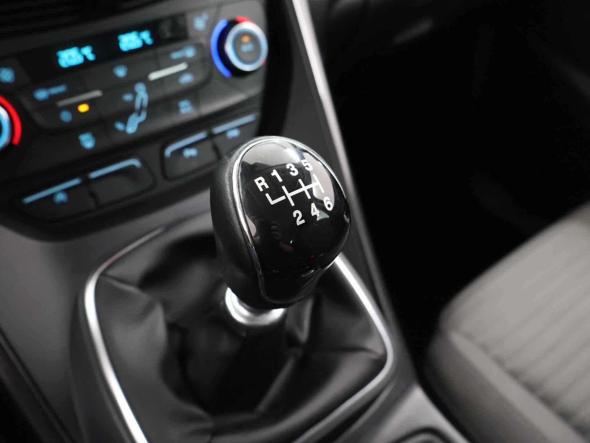 Ford C-Max 1.0 Titanium | Navigatie | Achteruitrijcamera | Parkeersensoren | Climate control | Cruise control | Trekhaak | Carplay - 26/41