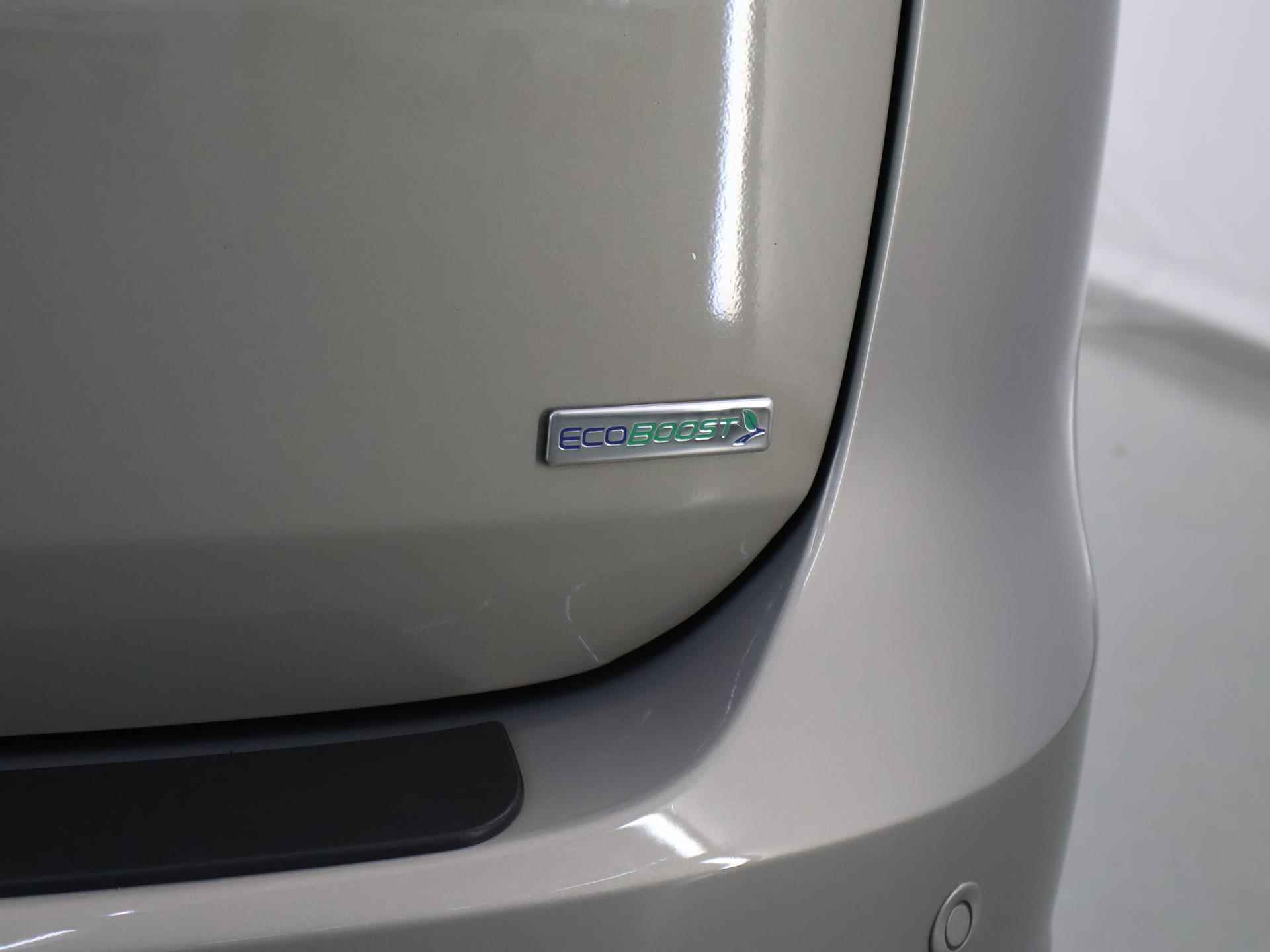 Ford C-Max 1.0 Titanium | Navigatie | Achteruitrijcamera | Parkeersensoren | Climate control | Cruise control | Trekhaak | Carplay - 38/41