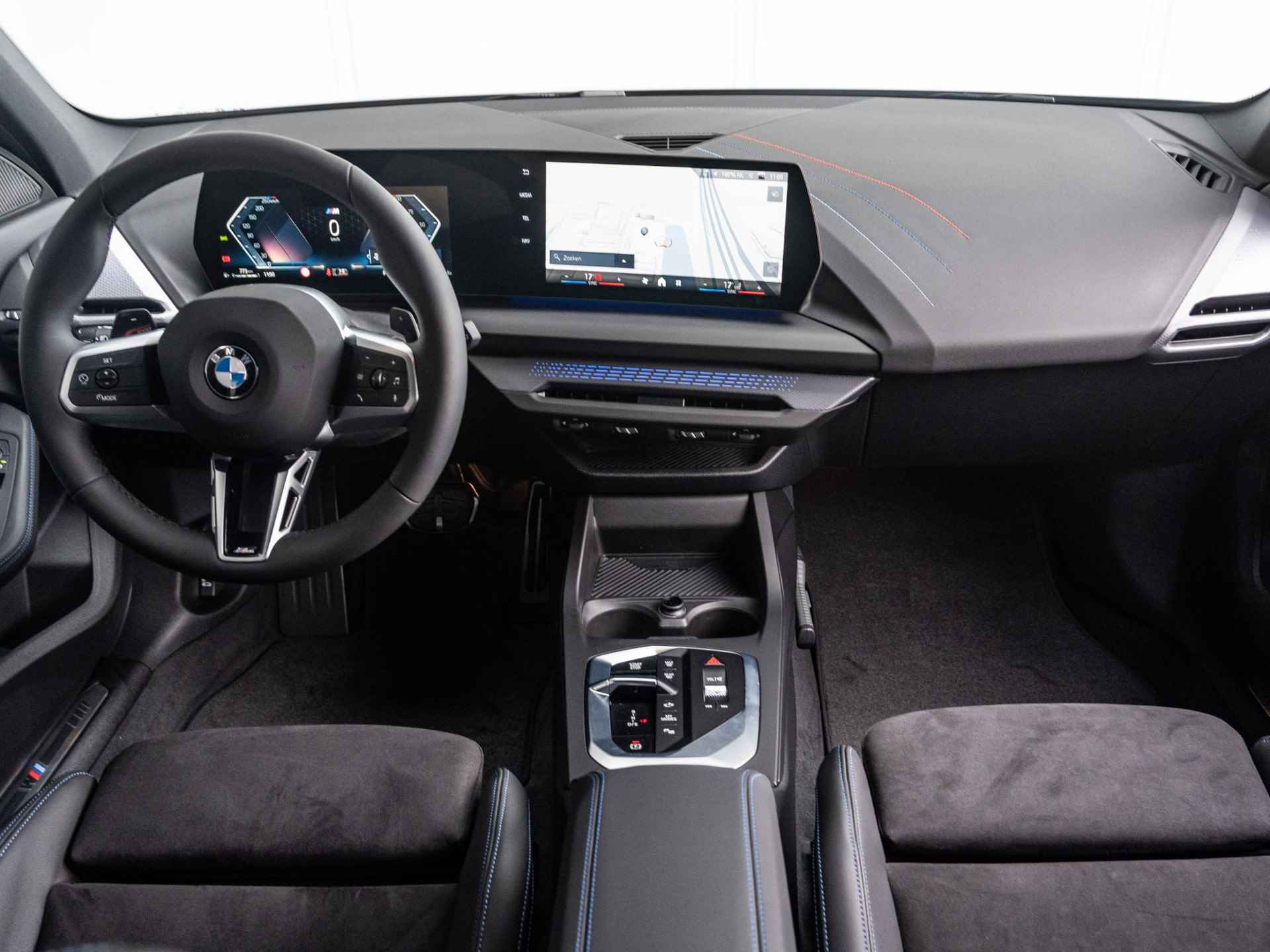 BMW 1-Serie 120 5-deurs M Sportpakket Pro | Driving Assistant Plus | Harman Kardon | Stuurwielrand Verwarmd | Elektrisch verwarmde voorstoelen - 7/36