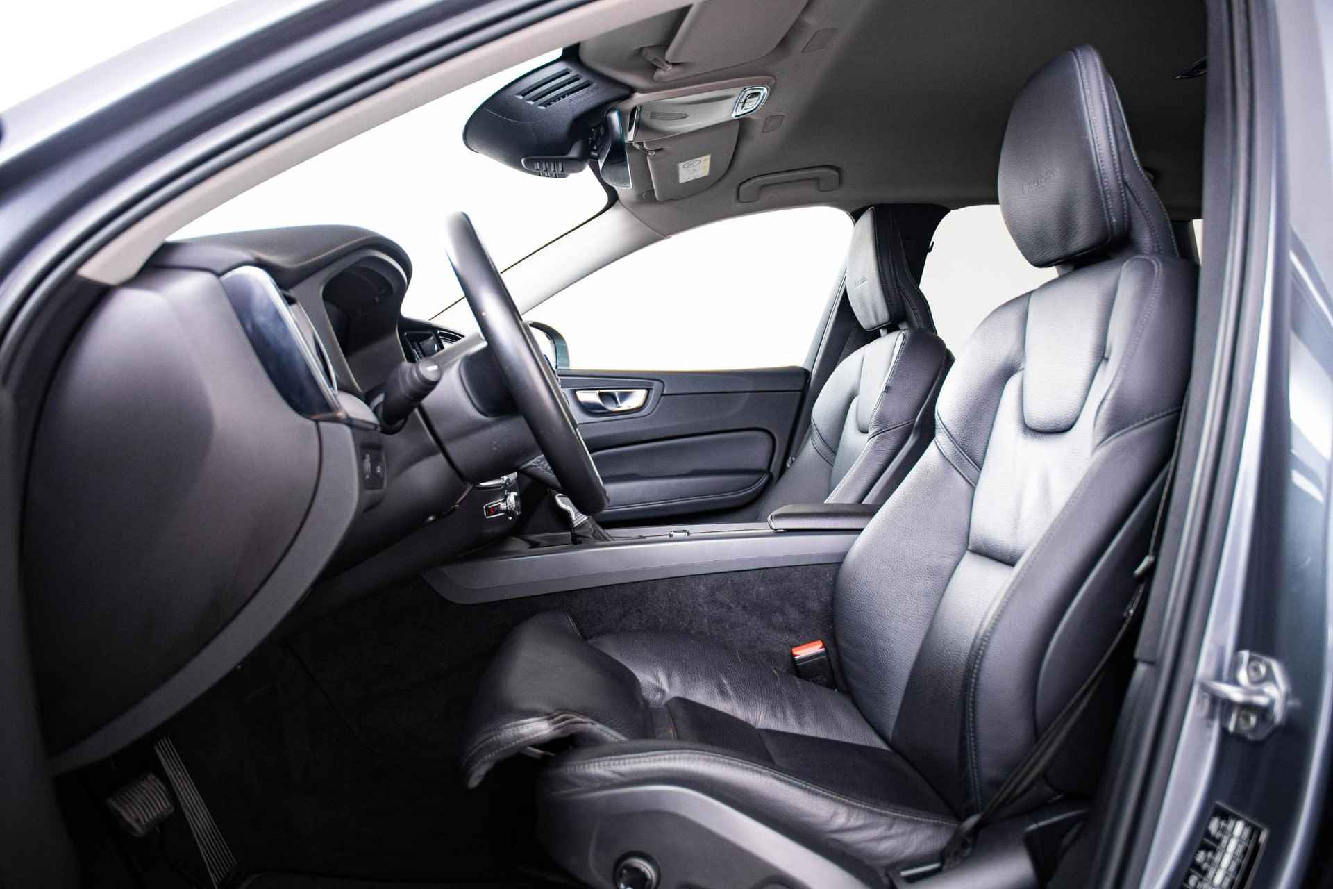 Volvo XC60 2.0 T5 Inscription Getint glas - Verwarmbare stuurwiel - Verwarmbare stoelen achter - Verwarmbare Ruitenwissers - Park Assist achter - Sensus Navigatie - High Beam koplampen - Smarthphone integratie - - 4/63