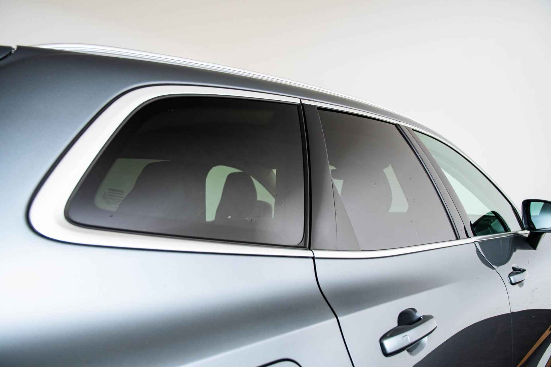 Volvo XC60 2.0 T5 Inscription Getint glas - Verwarmbare stuurwiel - Verwarmbare stoelen achter - Verwarmbare Ruitenwissers - Park Assist achter - Sensus Navigatie - High Beam koplampen - Smarthphone integratie - - 10/63