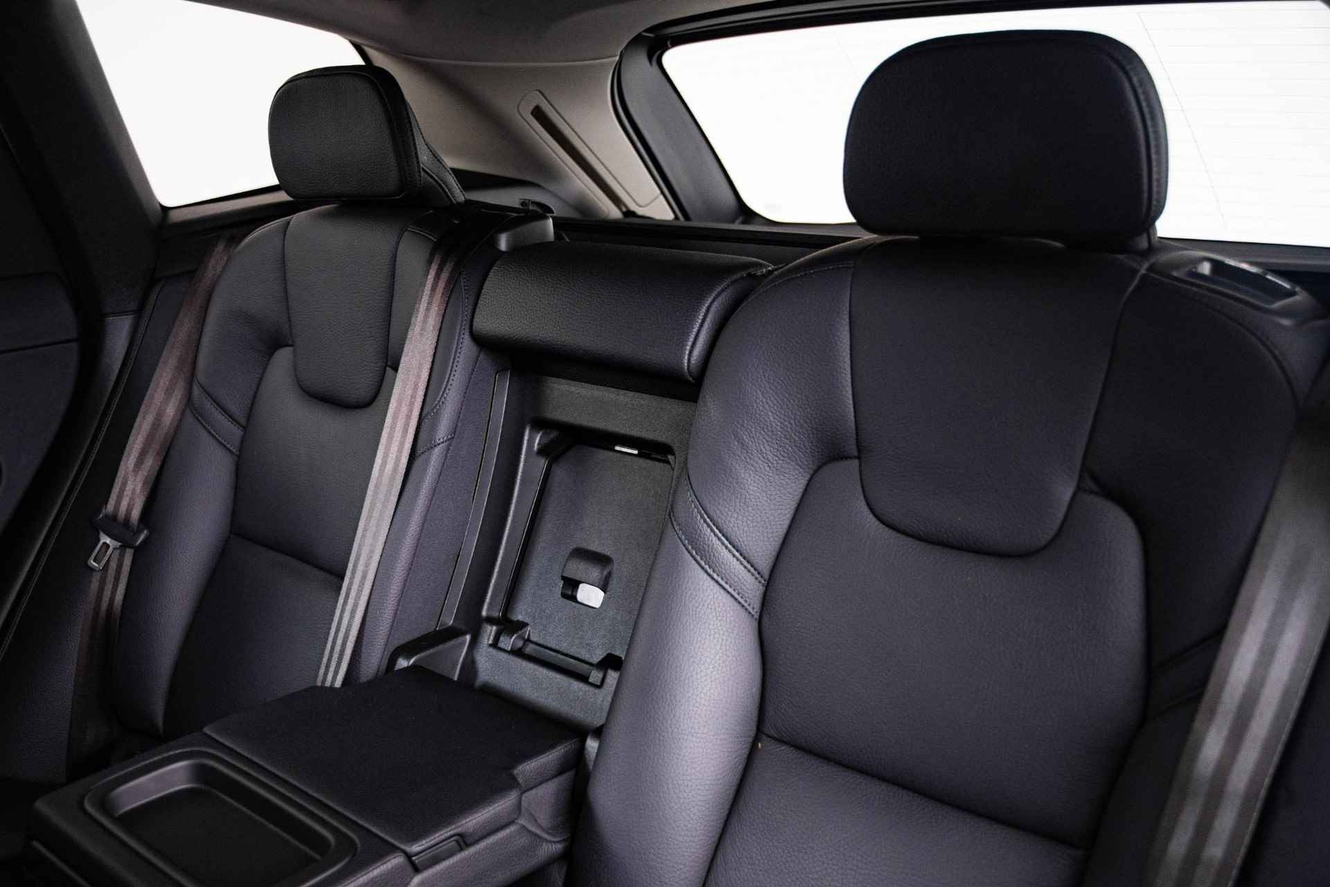 Volvo XC60 2.0 T5 Inscription Getint glas - Verwarmbare stuurwiel - Verwarmbare stoelen achter - Verwarmbare Ruitenwissers - Park Assist achter - Sensus Navigatie - High Beam koplampen - Smarthphone integratie - - 20/63